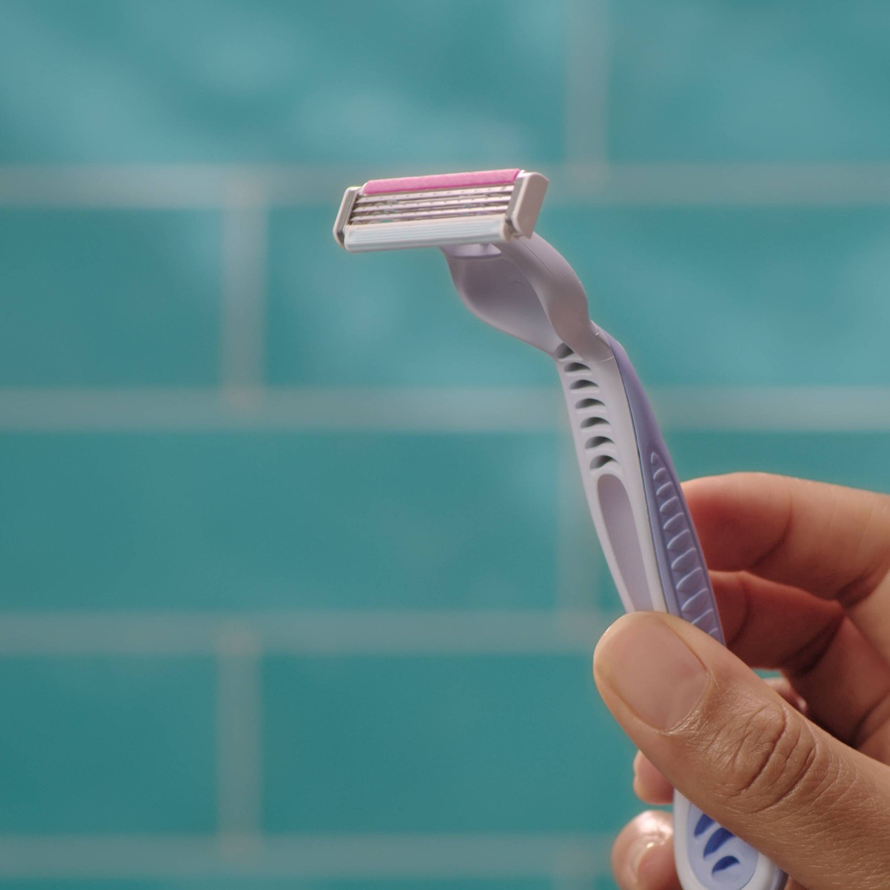 slide 3 of 11, Venus Simply3 Women's Disposable Razors - 8ct, 8 ct