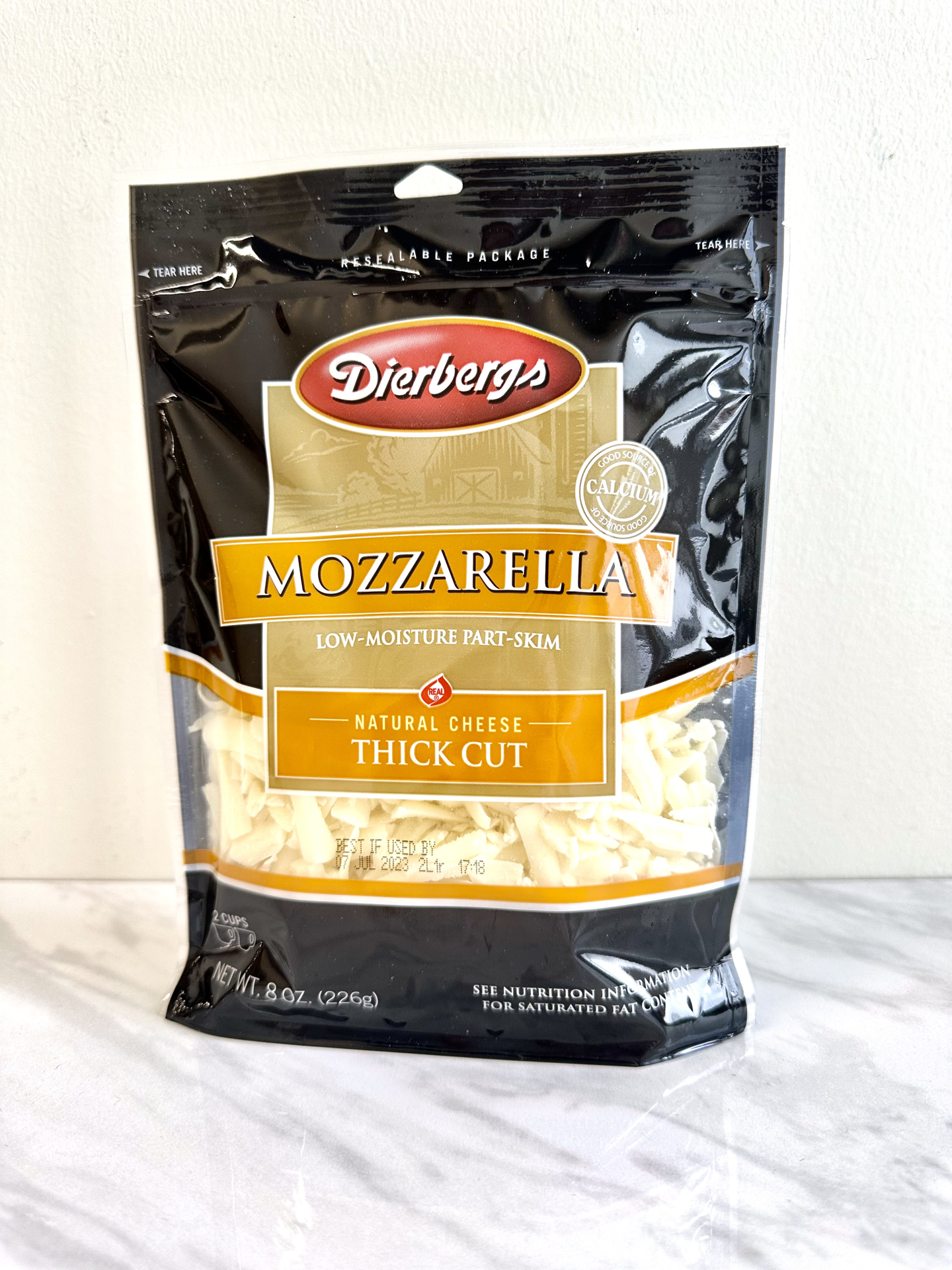 slide 1 of 1, Dierbergs Shredded Wide Cut Mozzarella Cheese, 8 oz