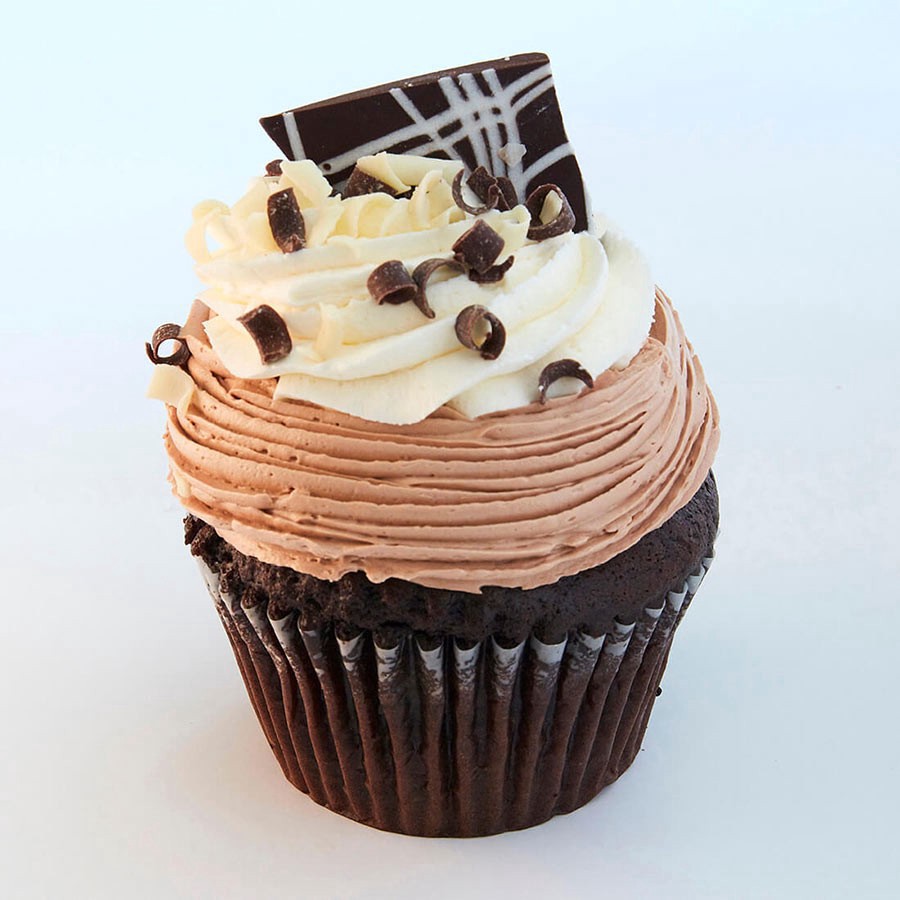 slide 1 of 1, Jilly's Chocolate Thunder Cupcake, 8 oz