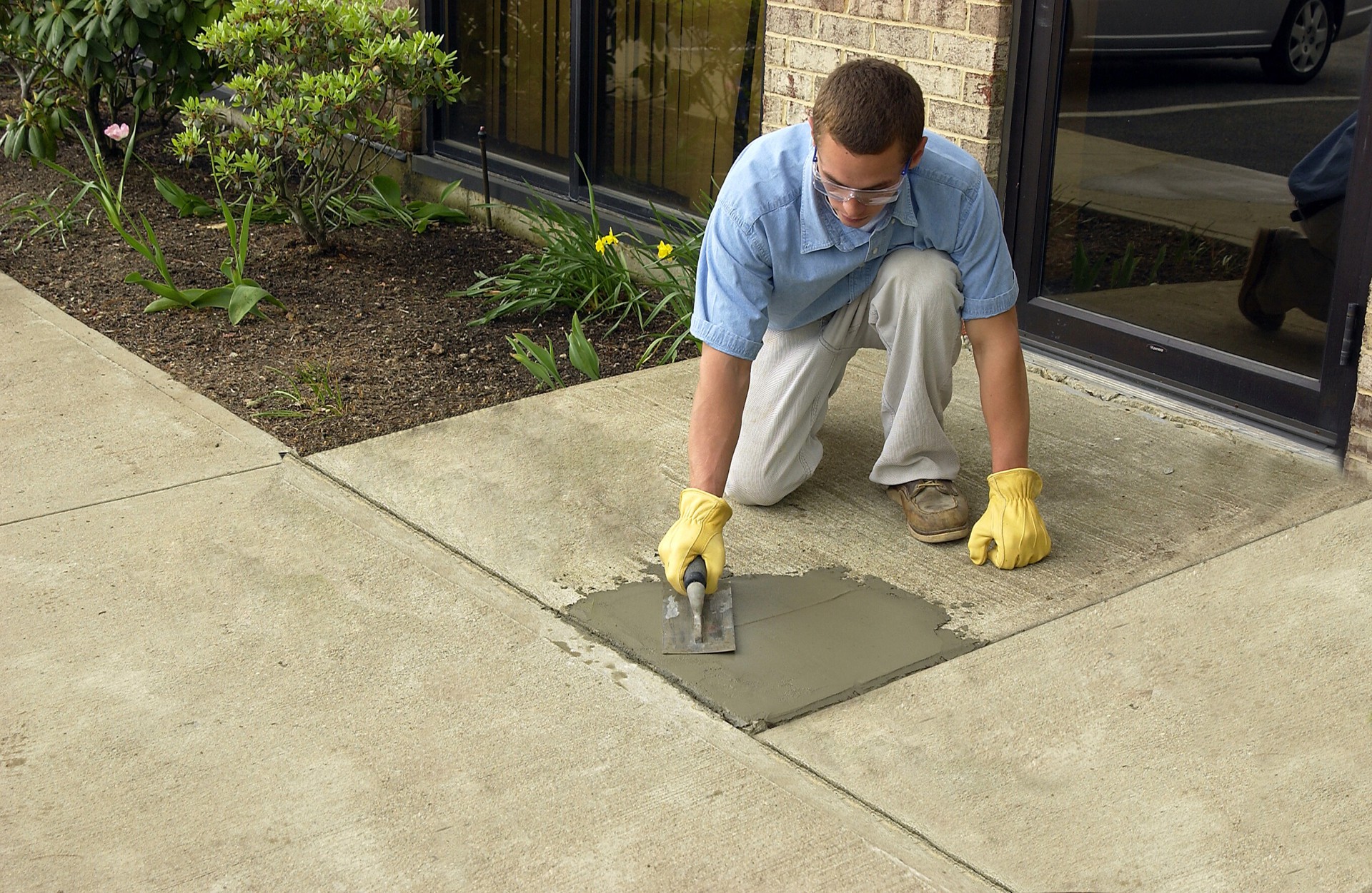 slide 2 of 4, QUIKRETE Vinyl Concrete 20.0 -lb Concrete Patch, 1 ct