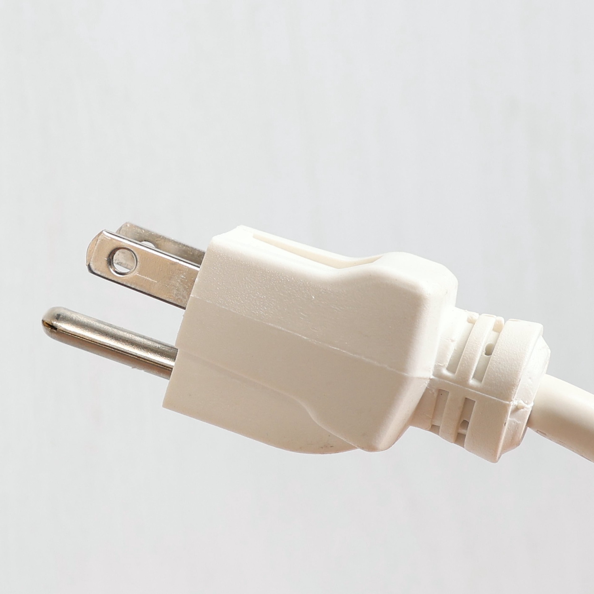 slide 2 of 6, Utilitech 15-ft 16 / 3 Light Duty 3 Prong White Indoor Extension Power Cord, 1 ct