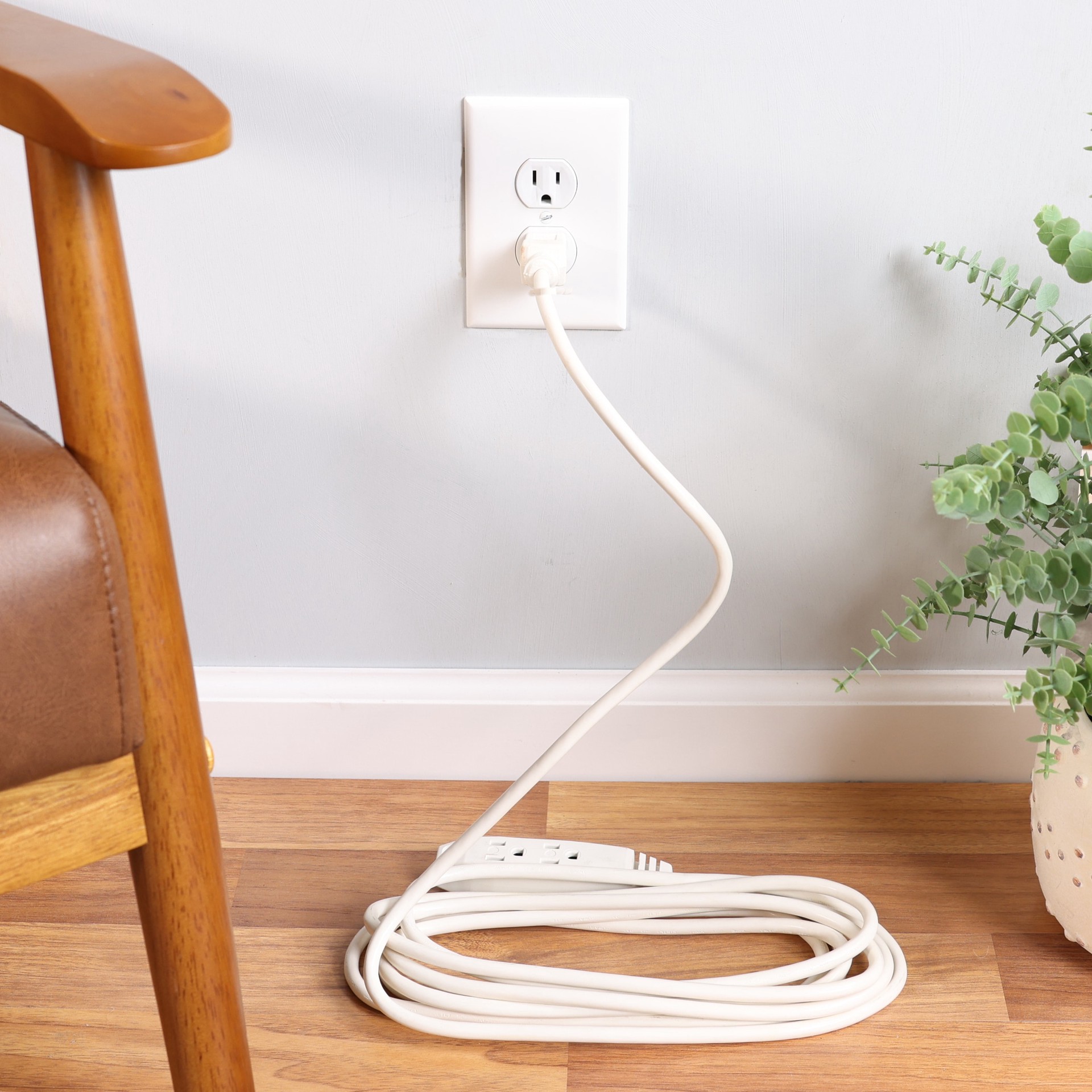 slide 4 of 6, Utilitech 15-ft 16 / 3 Light Duty 3 Prong White Indoor Extension Power Cord, 1 ct