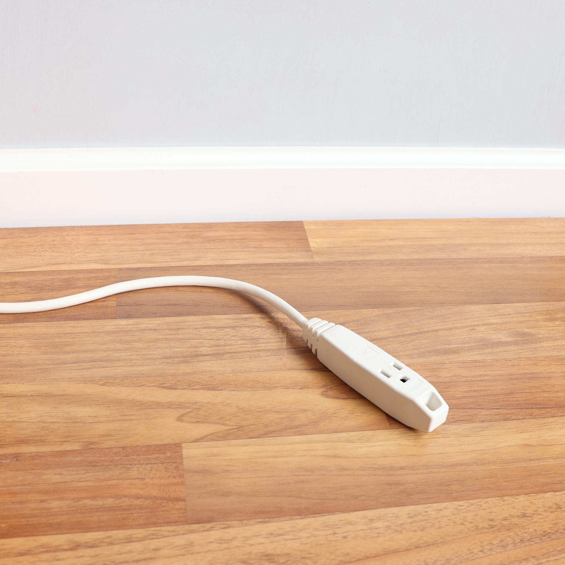 slide 5 of 6, Utilitech 15-ft 16 / 3 Light Duty 3 Prong White Indoor Extension Power Cord, 1 ct