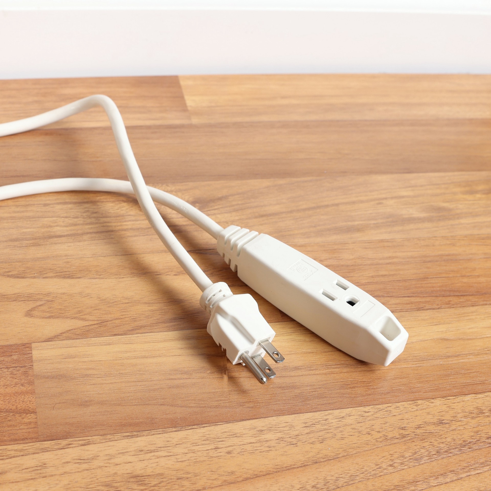 slide 6 of 6, Utilitech 15-ft 16 / 3 Light Duty 3 Prong White Indoor Extension Power Cord, 1 ct