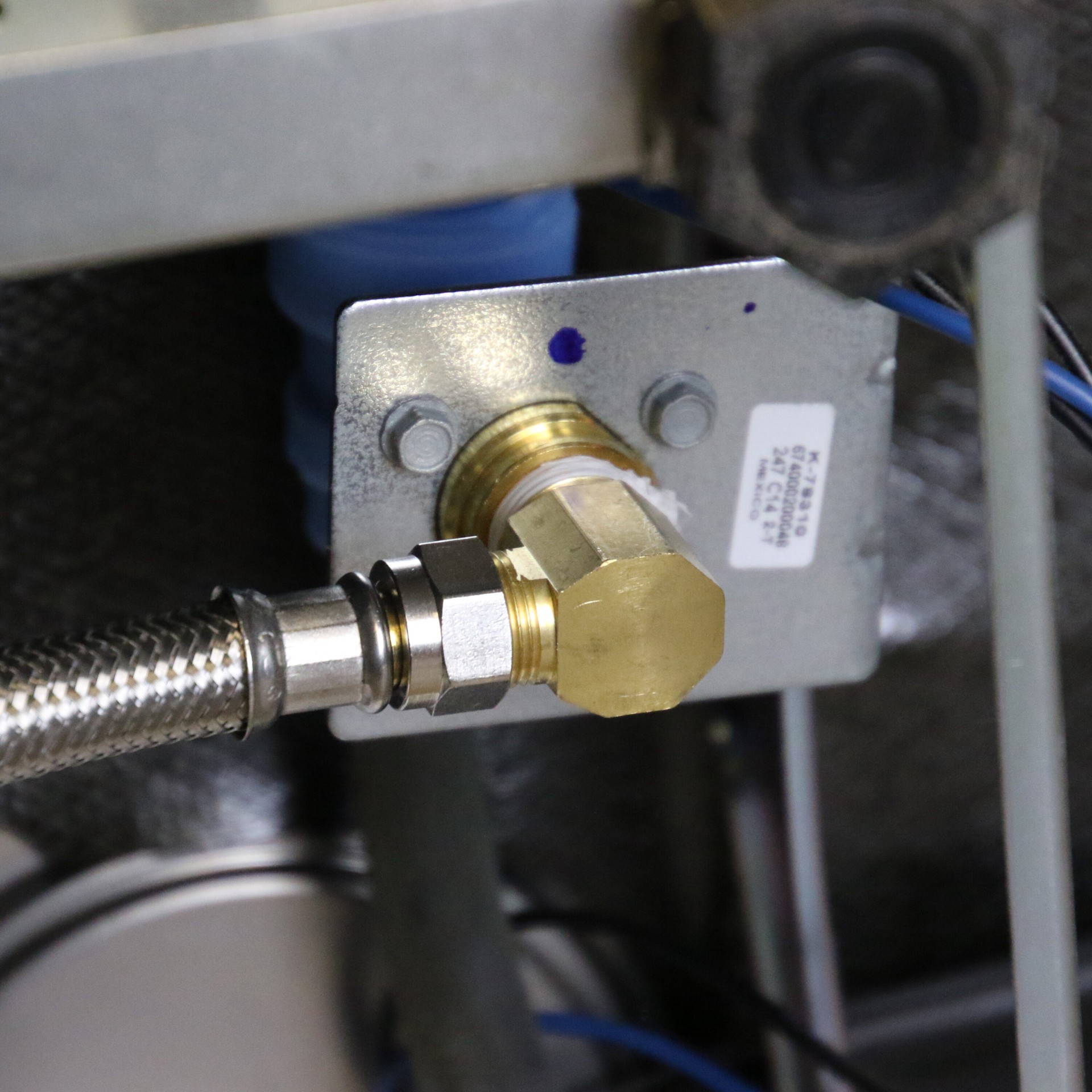 slide 5 of 6, EASTMAN 8-ft 3/8 -in Compression Inlet x 3/8 -in Compression Outlet Stainless steel Dishwasher connector, 1 ct