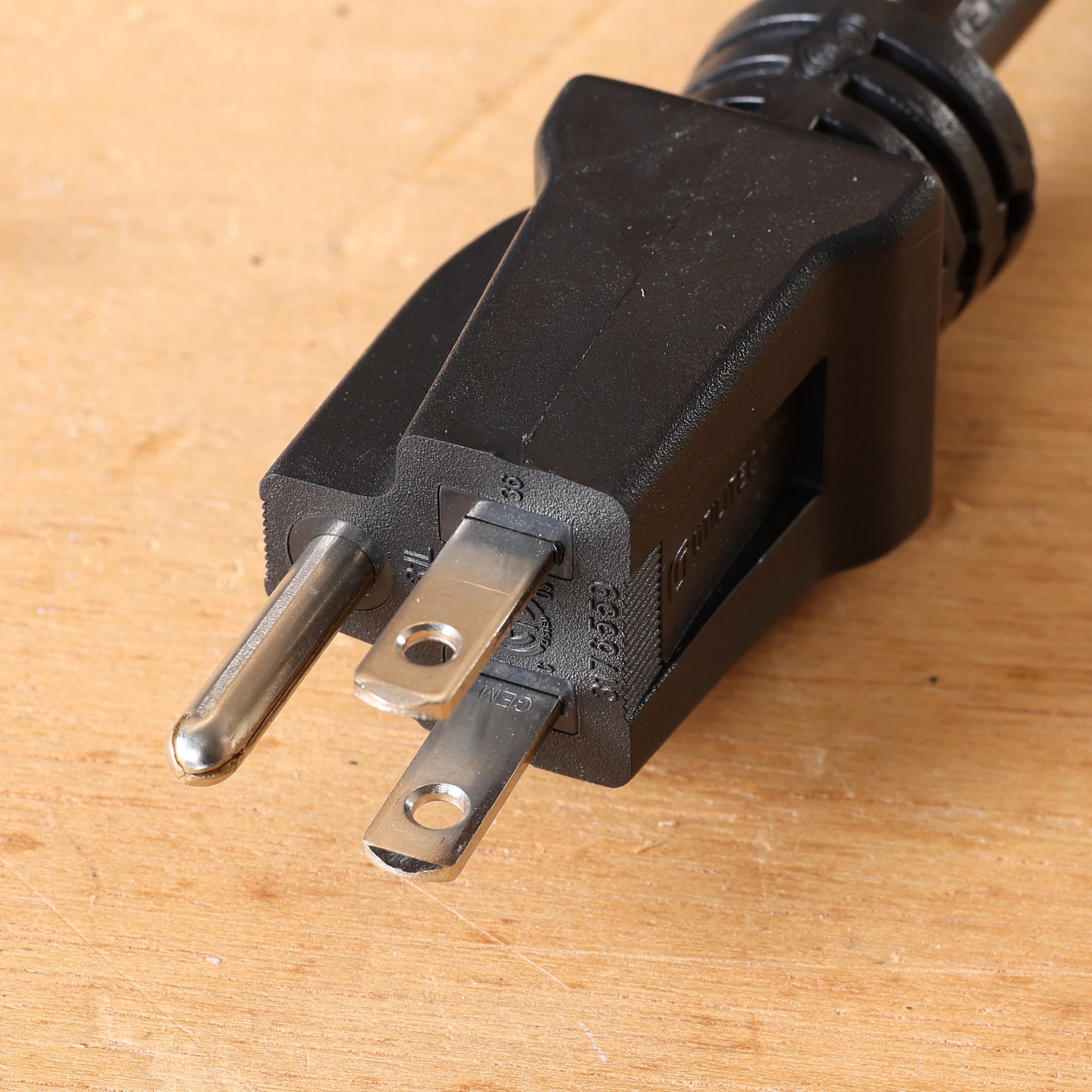 slide 3 of 6, Utilitech 10-ft 14 / 3 Medium Duty 3 Prong Black Indoor Extension Power Cord, 1 ct