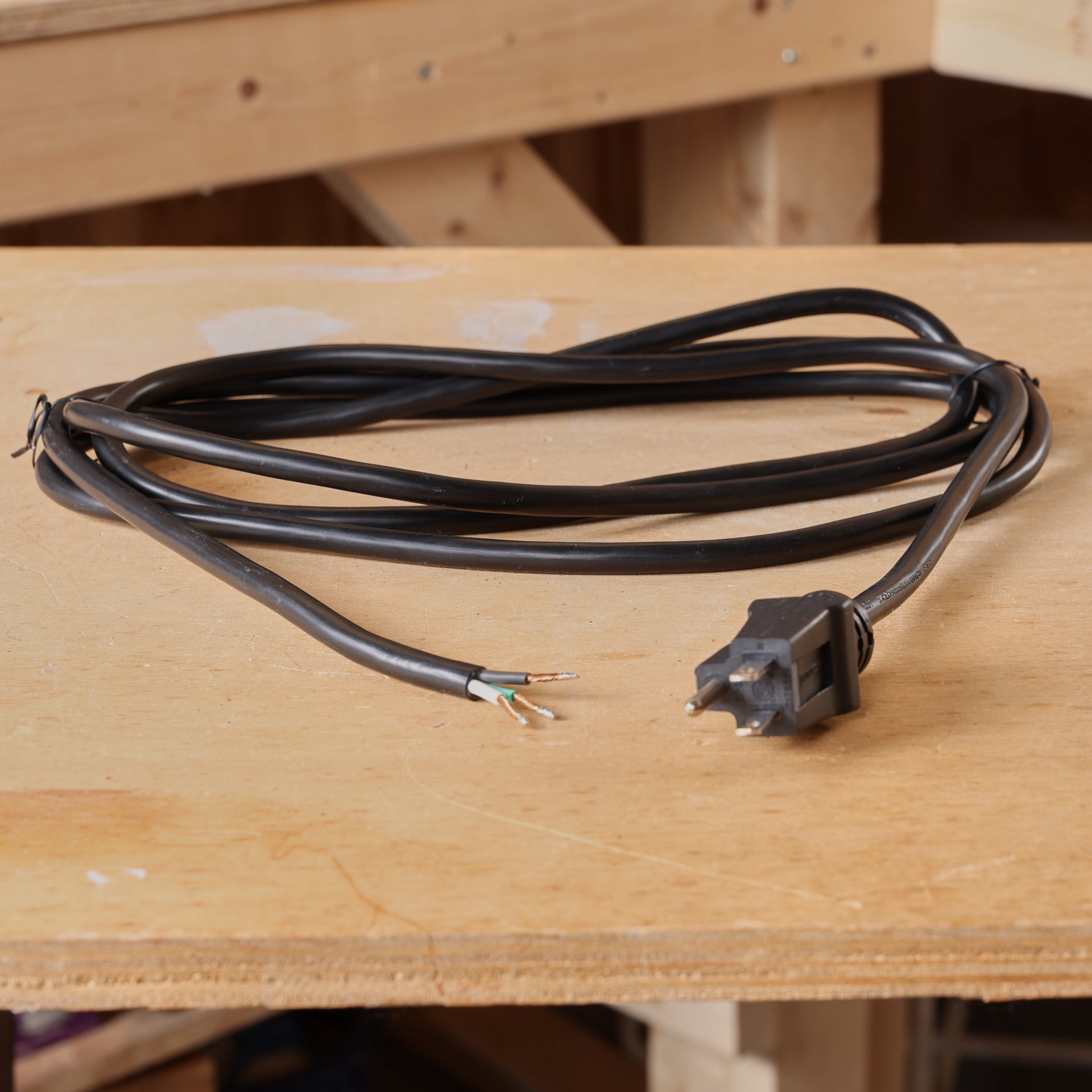 slide 4 of 6, Utilitech 10-ft 14 / 3 Medium Duty 3 Prong Black Indoor Extension Power Cord, 1 ct