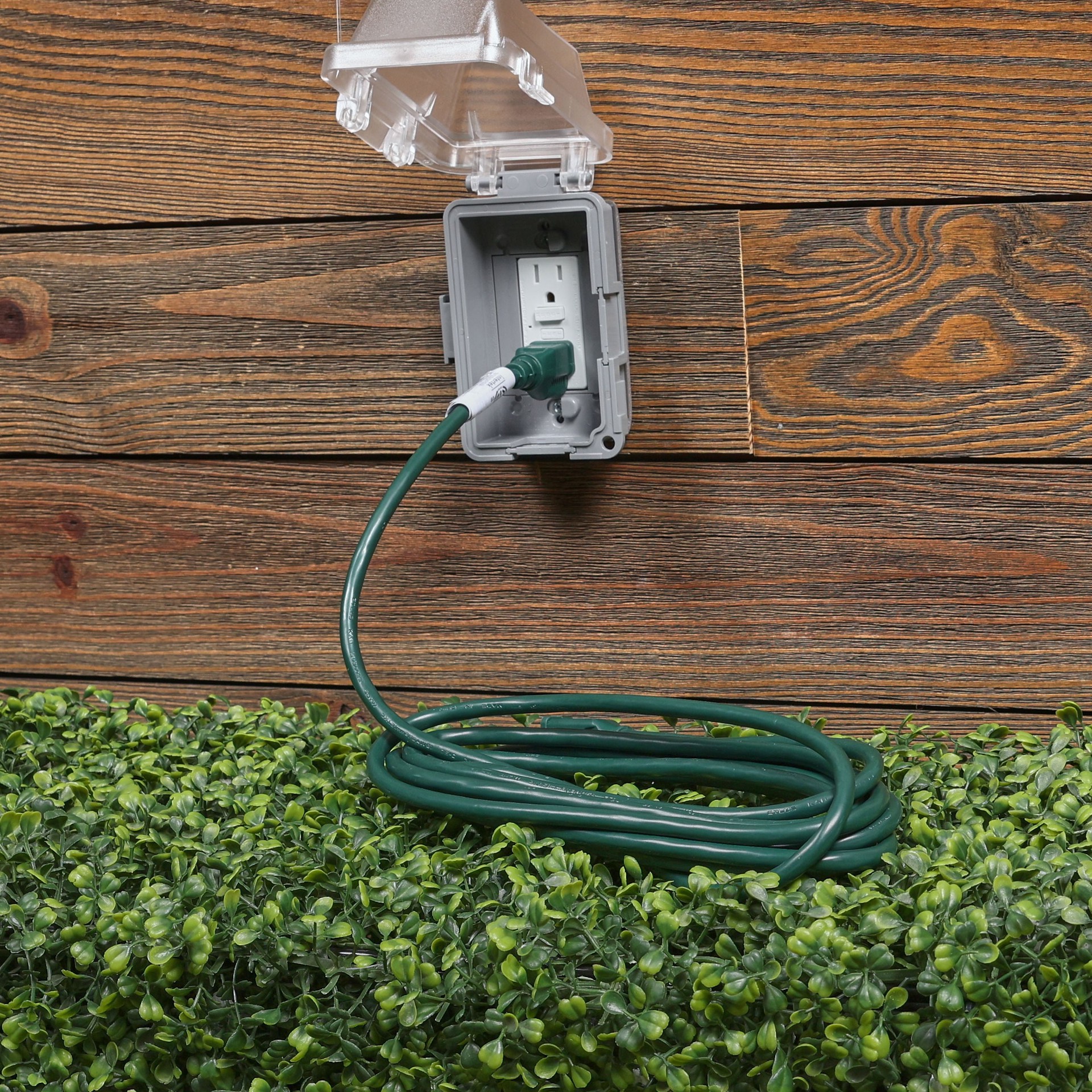 slide 4 of 6, Utilitech 15-ft 16 / 3 Light Duty 3 Prong Green Outdoor Extension Power Cord, 1 ct