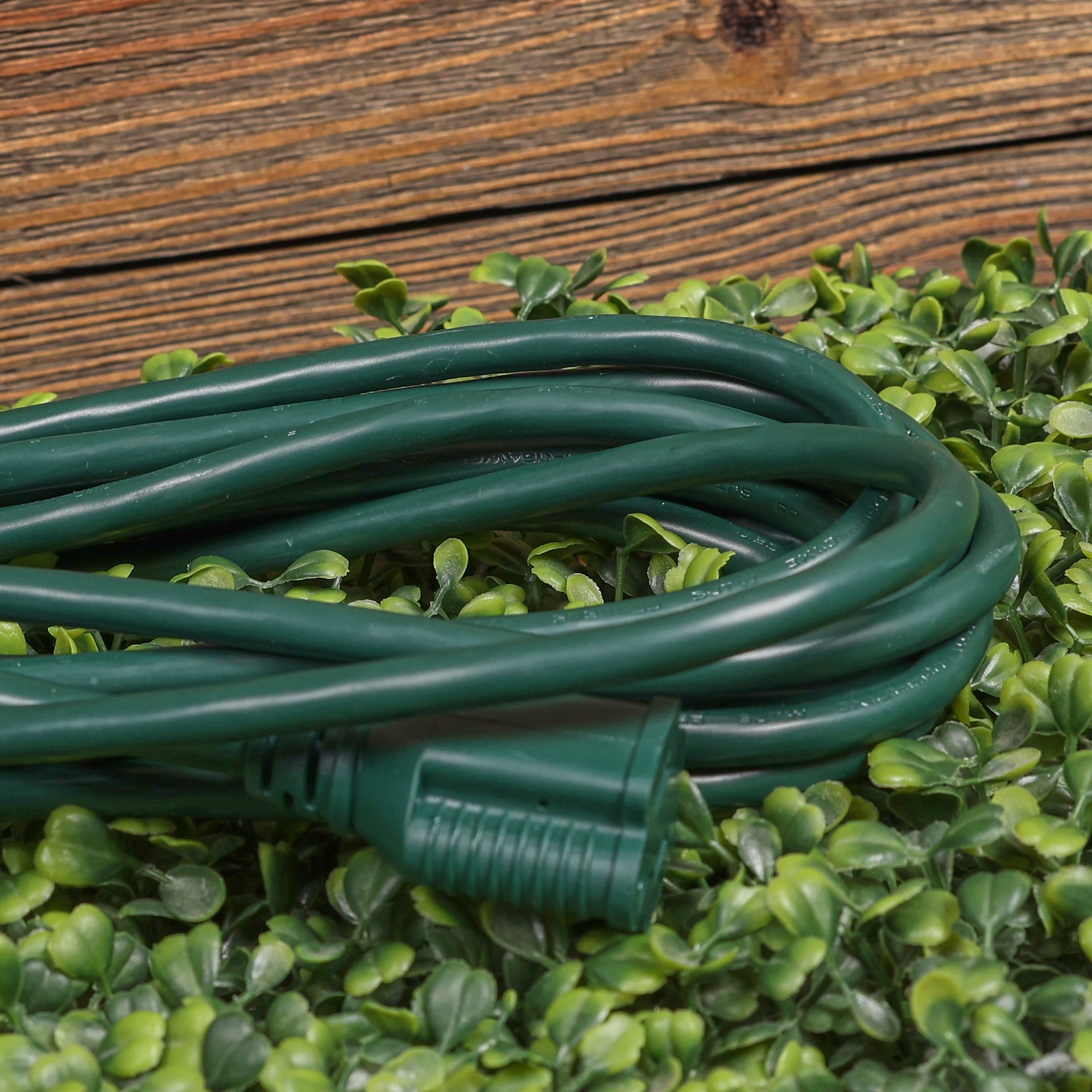 slide 5 of 6, Utilitech 15-ft 16 / 3 Light Duty 3 Prong Green Outdoor Extension Power Cord, 1 ct
