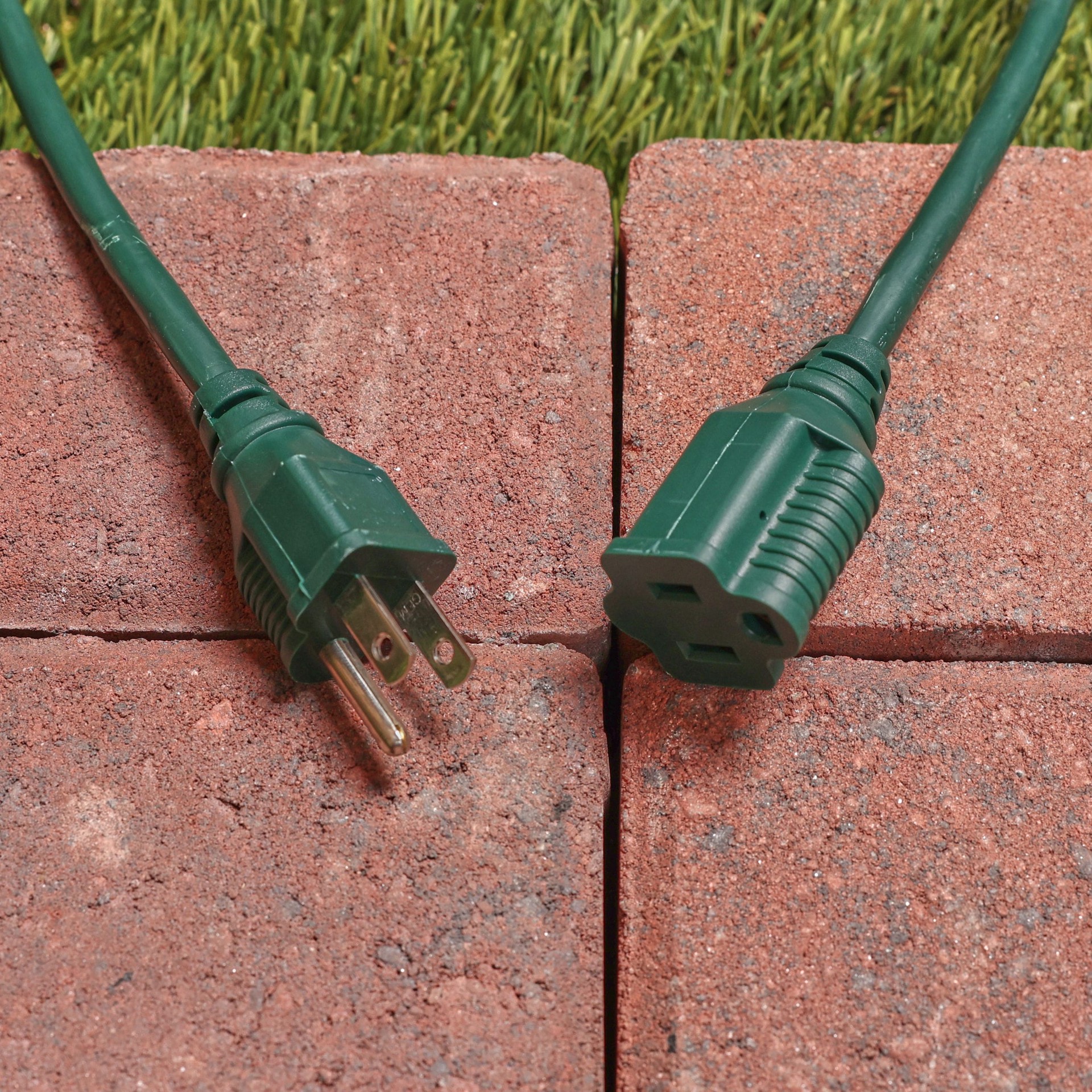 slide 6 of 6, Utilitech 15-ft 16 / 3 Light Duty 3 Prong Green Outdoor Extension Power Cord, 1 ct