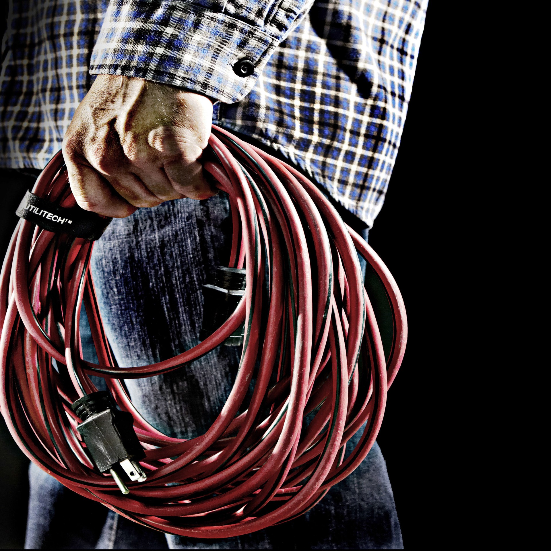 slide 3 of 4, Utilitech 100-ft 14 / 3 Medium Duty 3 Prong Red and black Outdoor Extension Power Cord, 1 ct