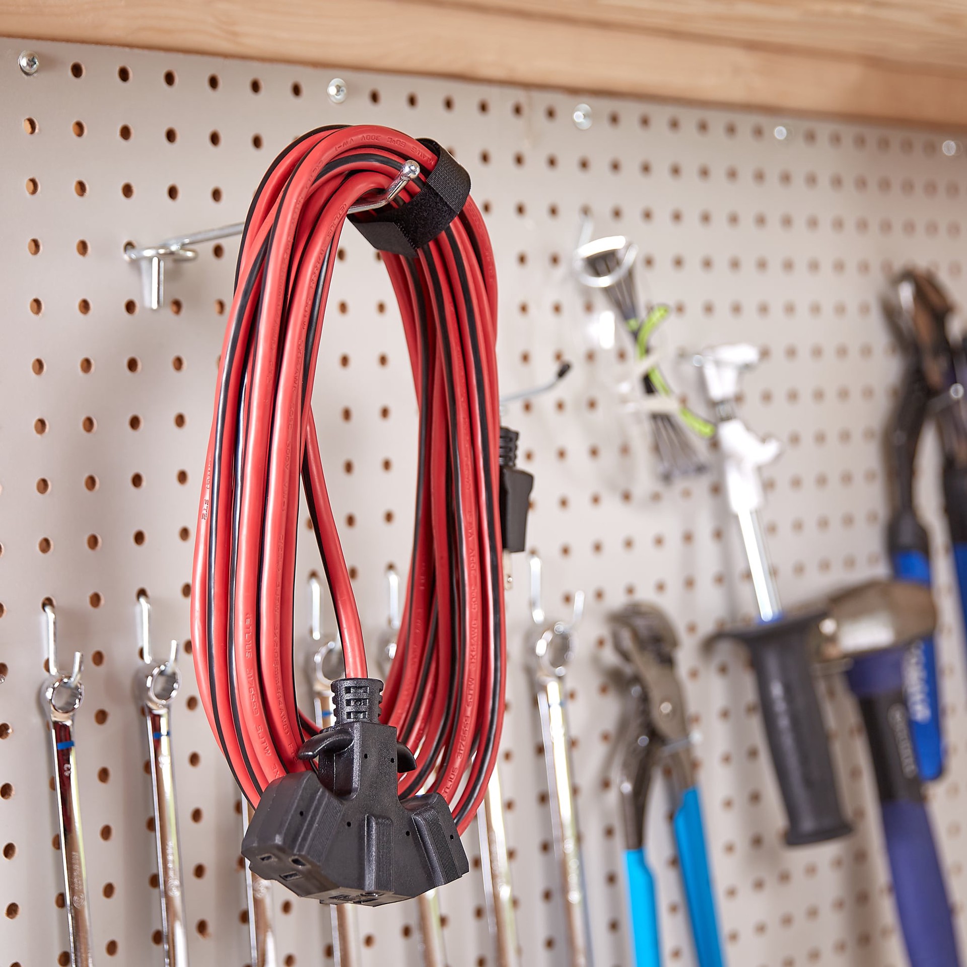 slide 3 of 4, Utilitech 25-ft 14 / 3 Medium Duty 3 Prong Red and black Outdoor Extension Power Cord, 1 ct