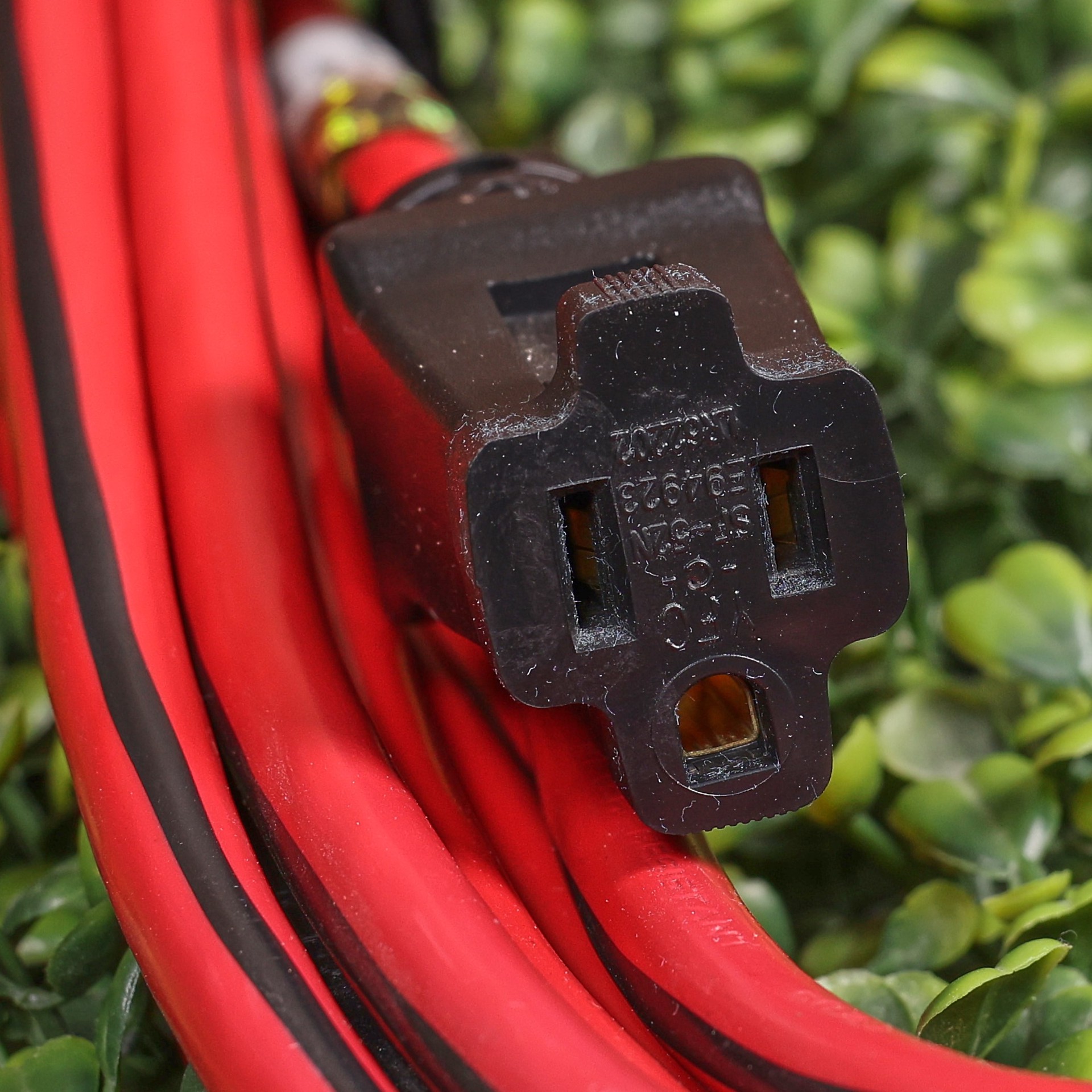 slide 3 of 6, Utilitech 25-ft 14 / 3 Medium Duty 3 Prong Red and black Outdoor Extension Power Cord, 1 ct