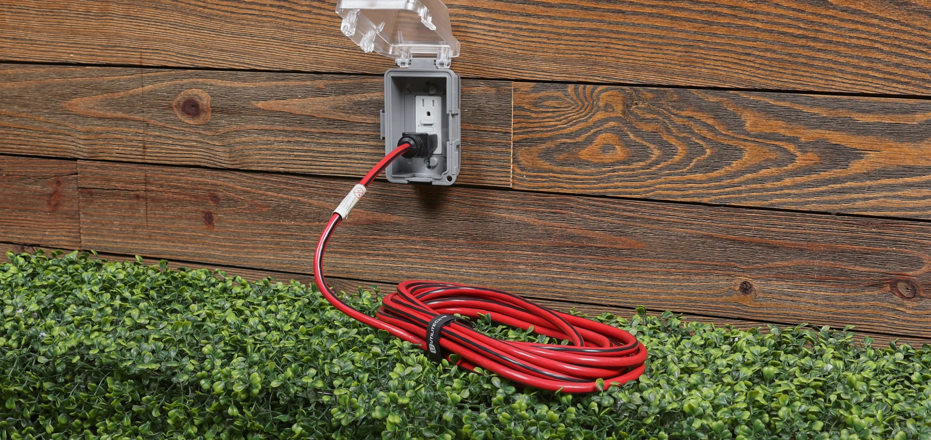 slide 4 of 6, Utilitech 25-ft 14 / 3 Medium Duty 3 Prong Red and black Outdoor Extension Power Cord, 1 ct