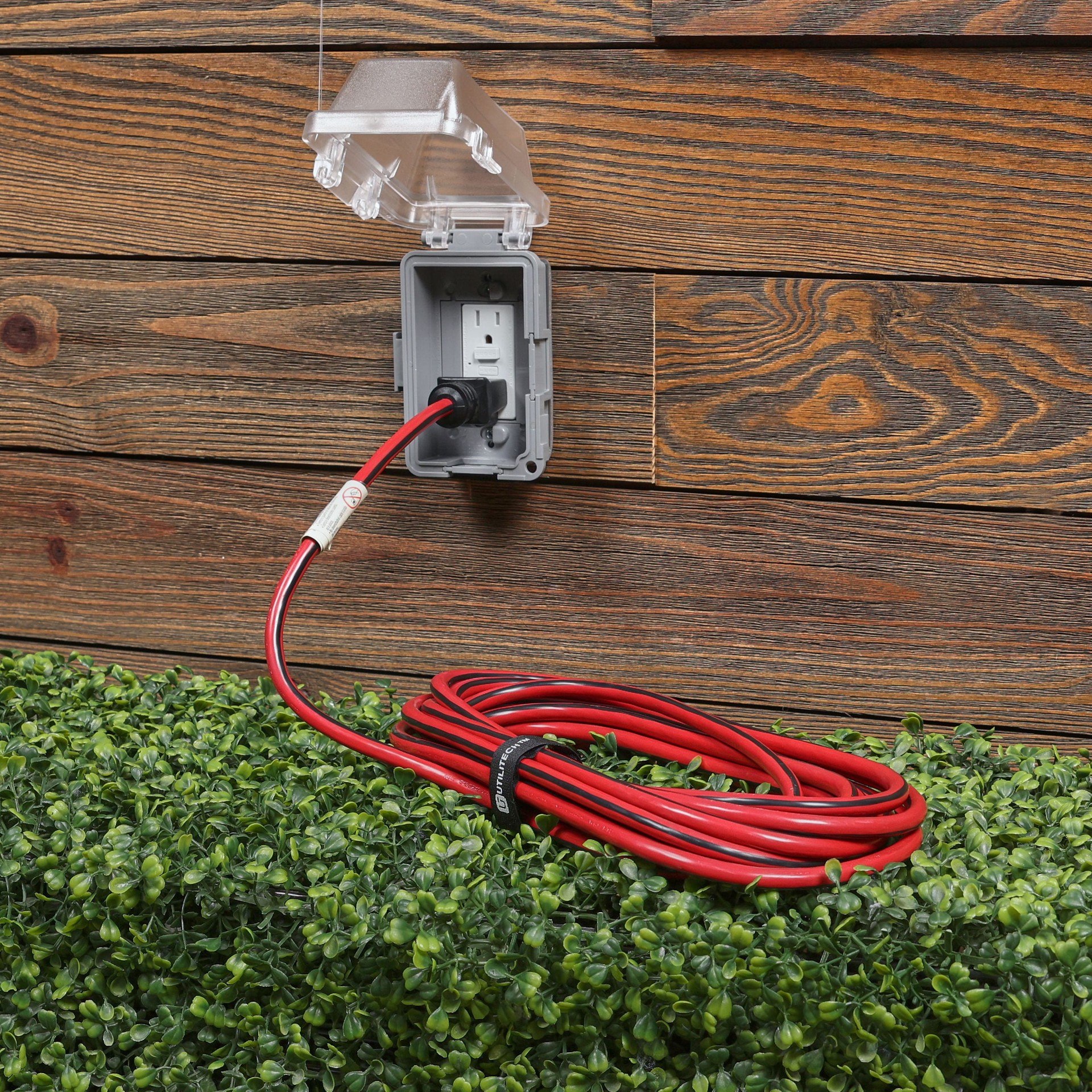 slide 5 of 6, Utilitech 25-ft 14 / 3 Medium Duty 3 Prong Red and black Outdoor Extension Power Cord, 1 ct