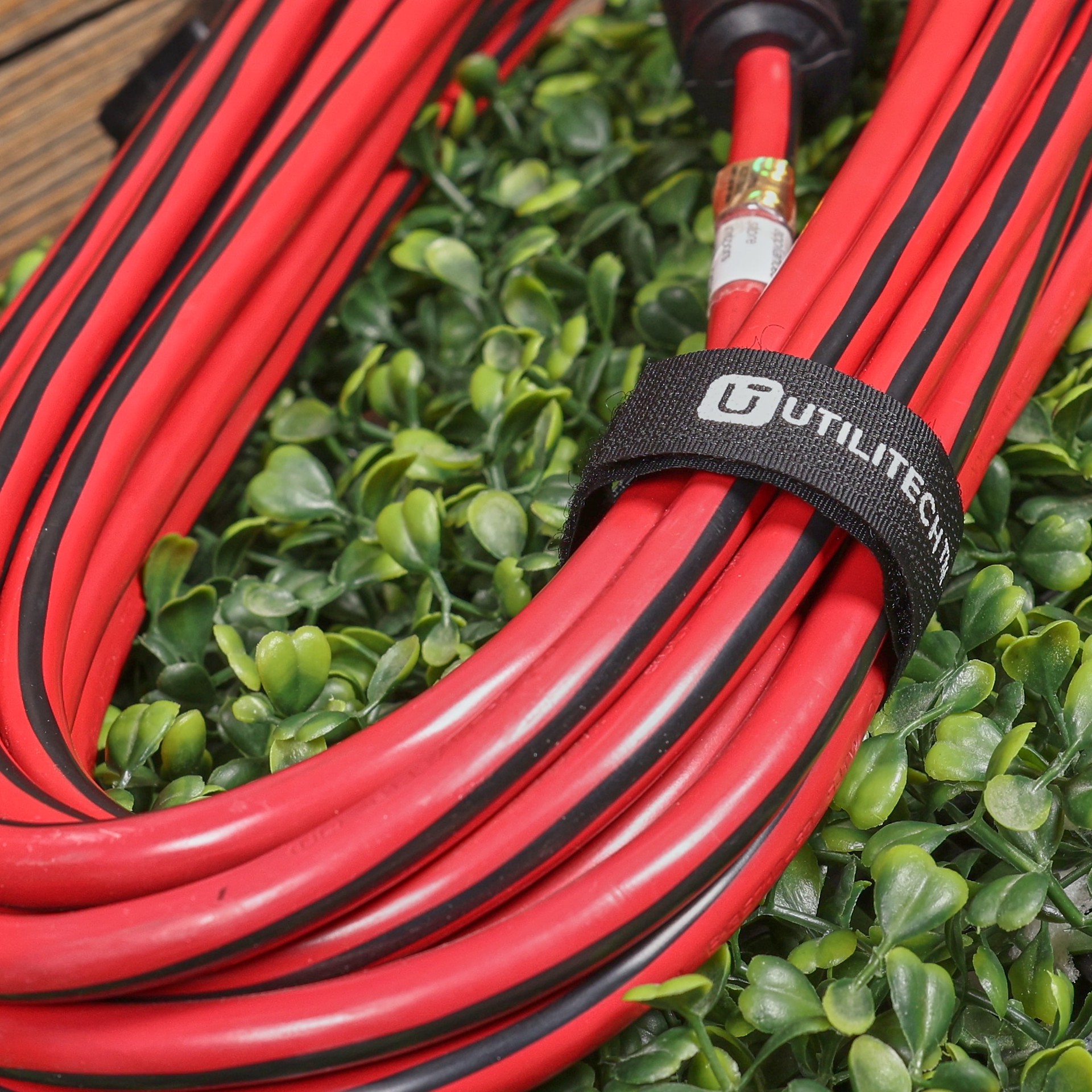slide 6 of 6, Utilitech 25-ft 14 / 3 Medium Duty 3 Prong Red and black Outdoor Extension Power Cord, 1 ct
