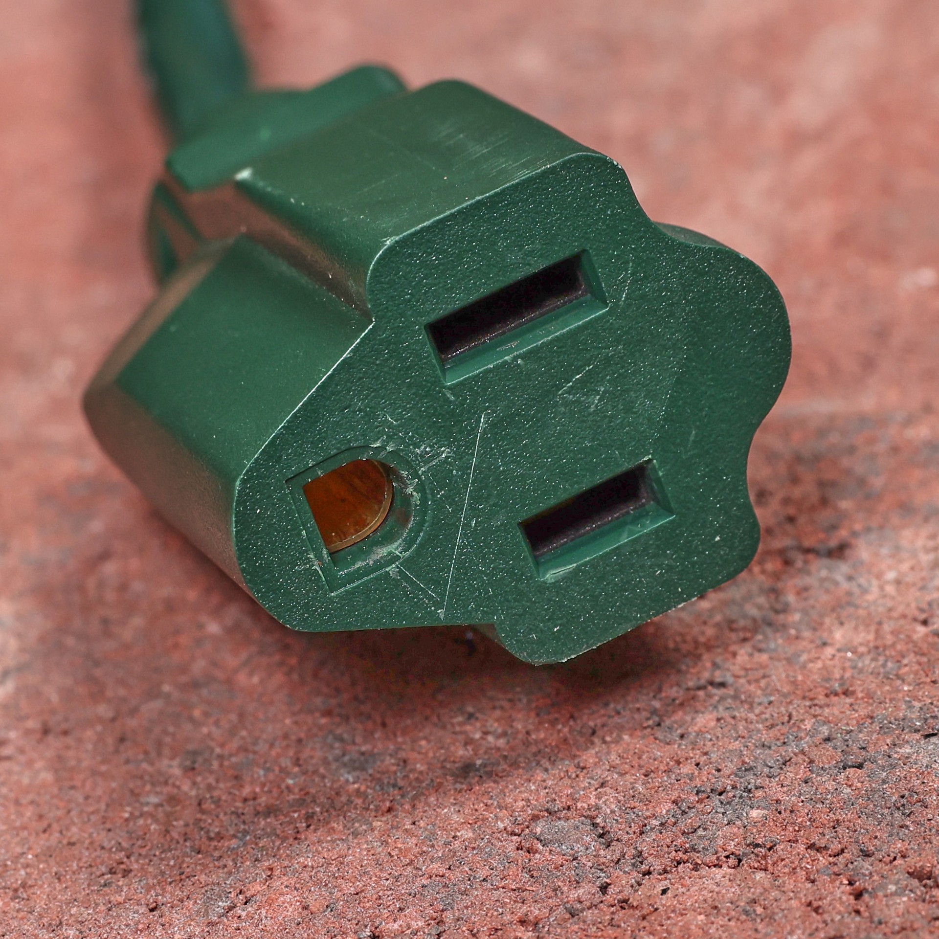 slide 2 of 6, Utilitech 75-ft 16 / 3 Light Duty 3 Prong Green Outdoor Extension Power Cord, 1 ct