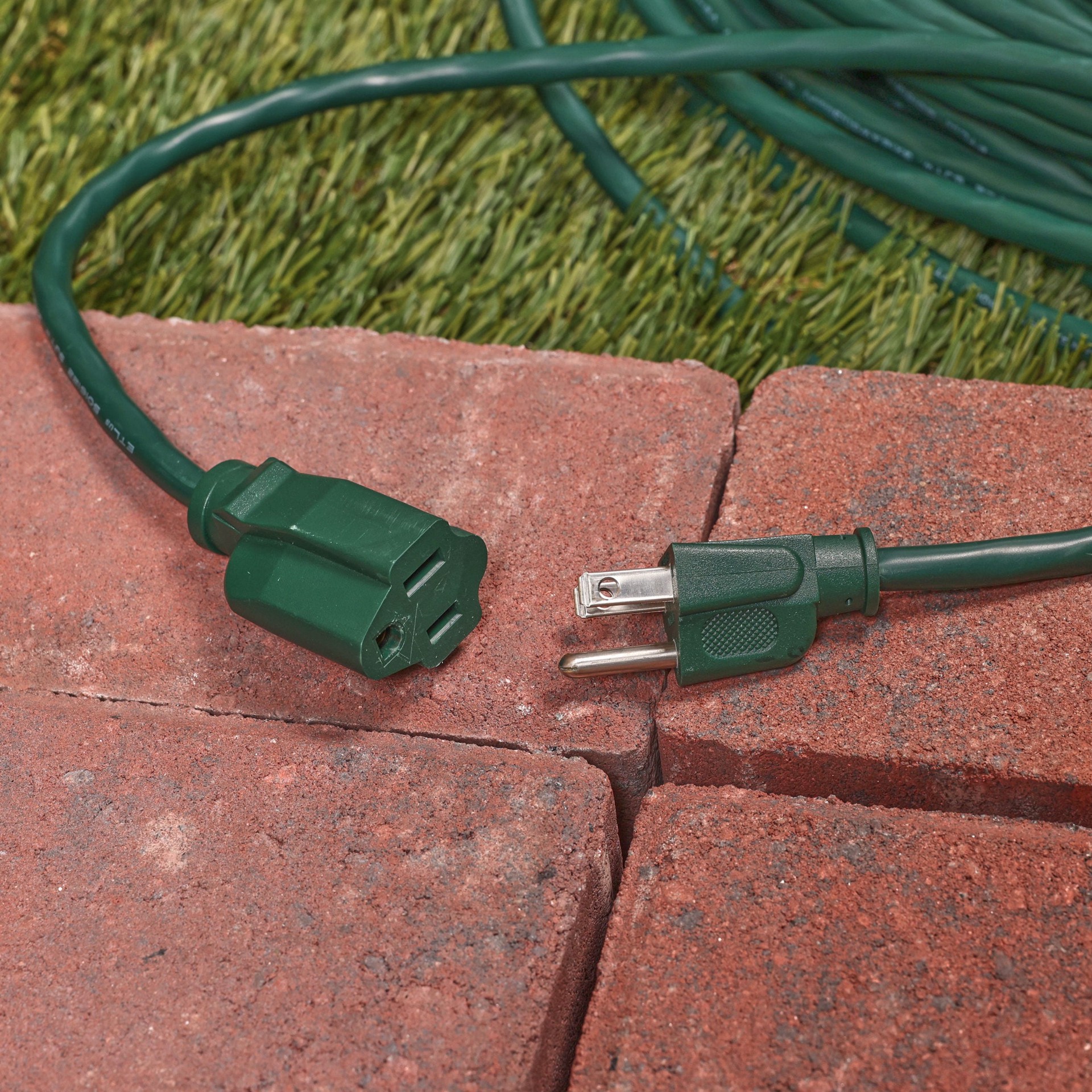slide 6 of 6, Utilitech 75-ft 16 / 3 Light Duty 3 Prong Green Outdoor Extension Power Cord, 1 ct