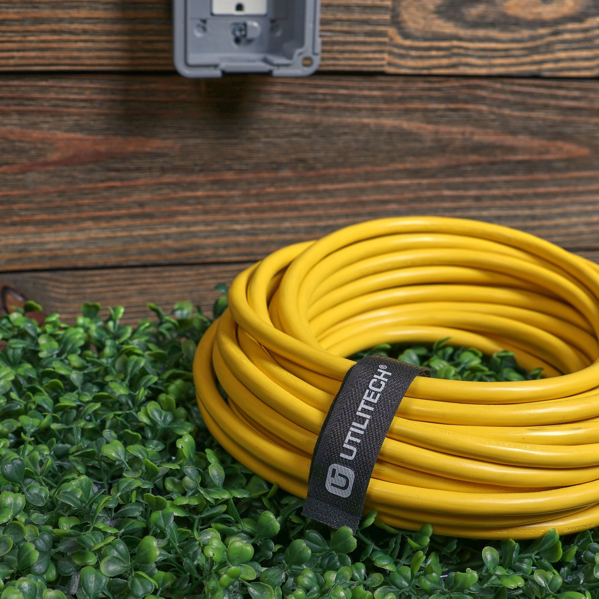 slide 5 of 6, Utilitech 50-ft 14 / 3 Medium Duty 3 Prong Yellow Outdoor Extension Power Cord, 1 ct