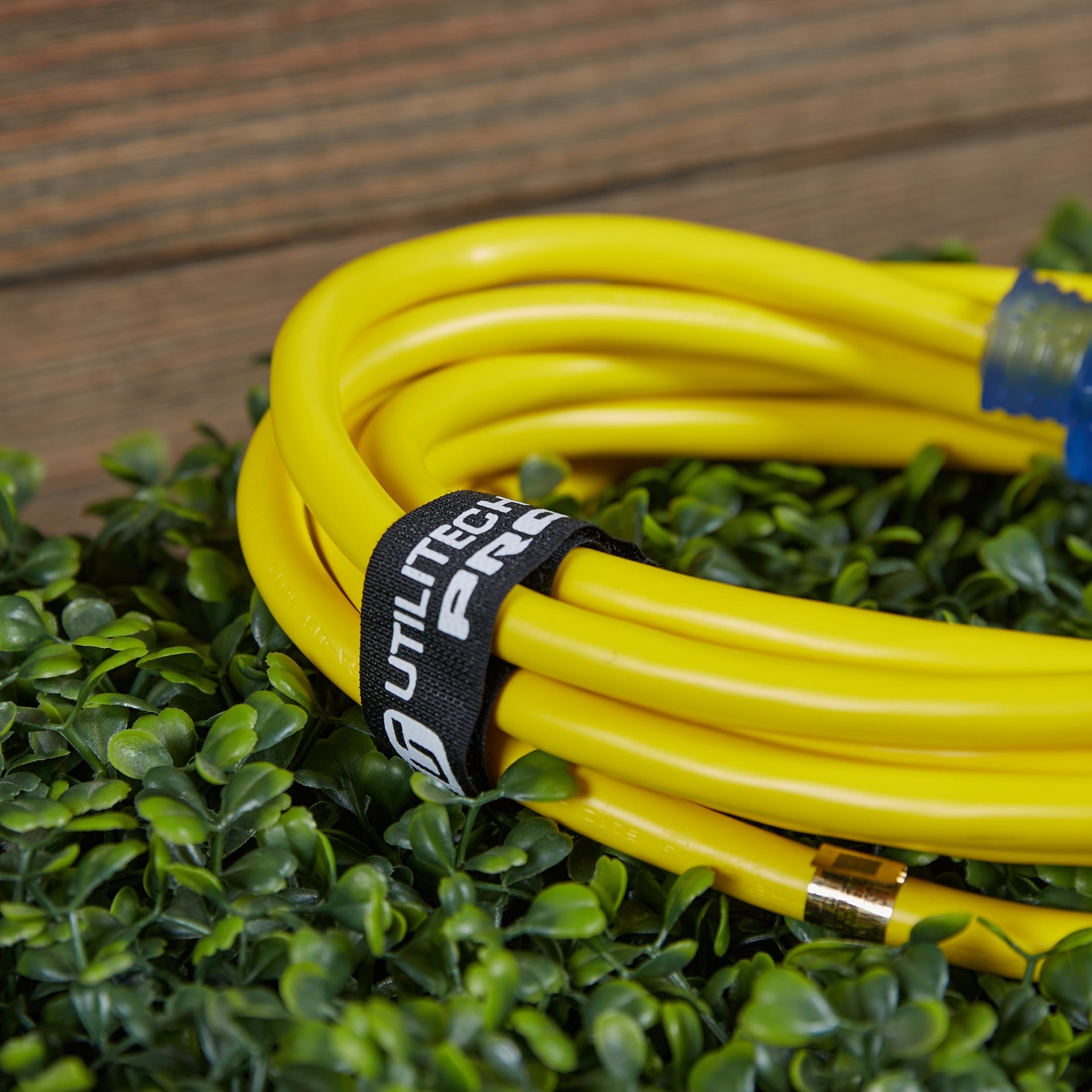 slide 5 of 6, Utilitech 15-ft 12 / 3 Medium Duty 3 Prong Yellow Outdoor Extension Power Cord, 1 ct