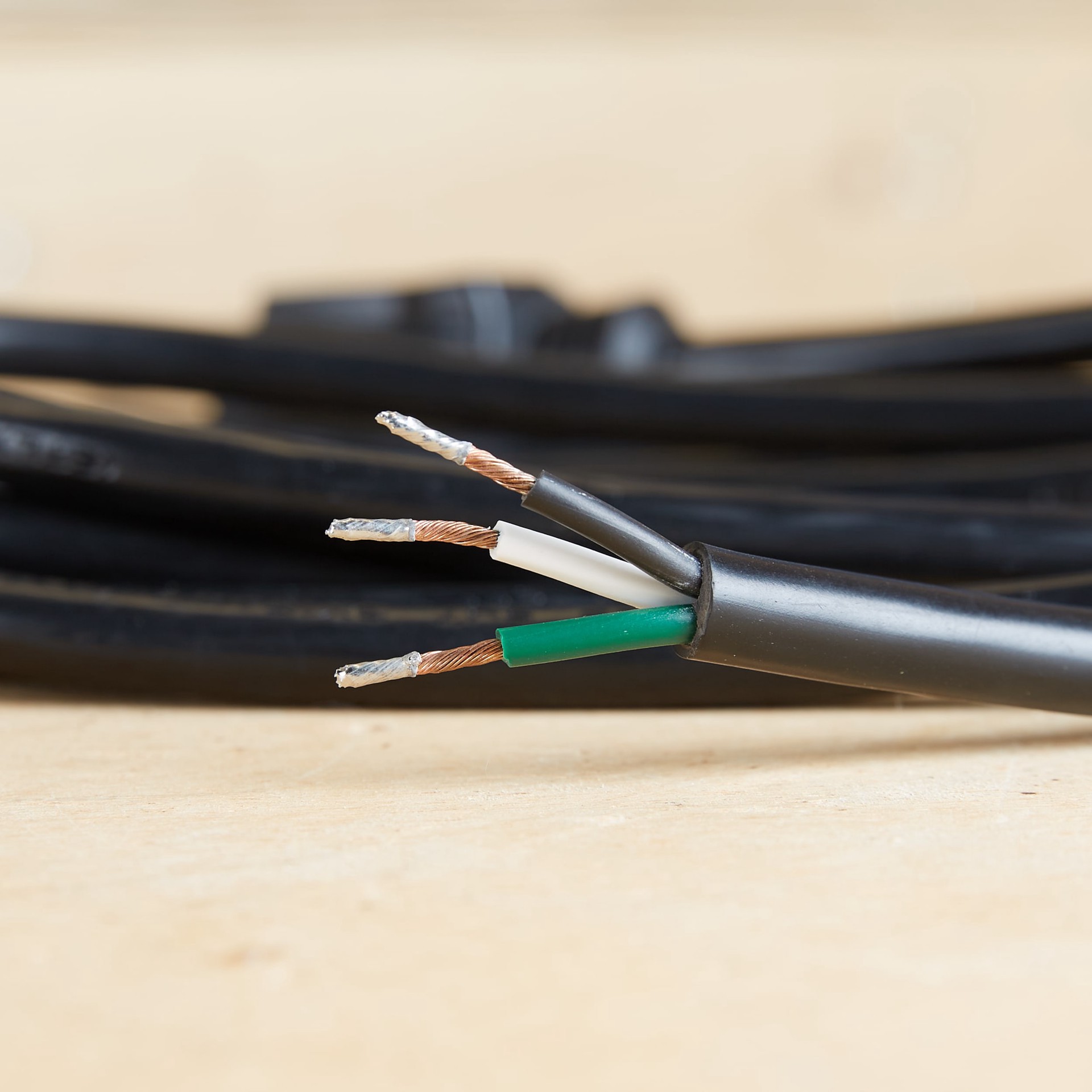 slide 2 of 6, Utilitech Workshop 8-ft 16 / 3 3 Prong Black Indoor SJT Light Duty General Extension Cord, 1 ct