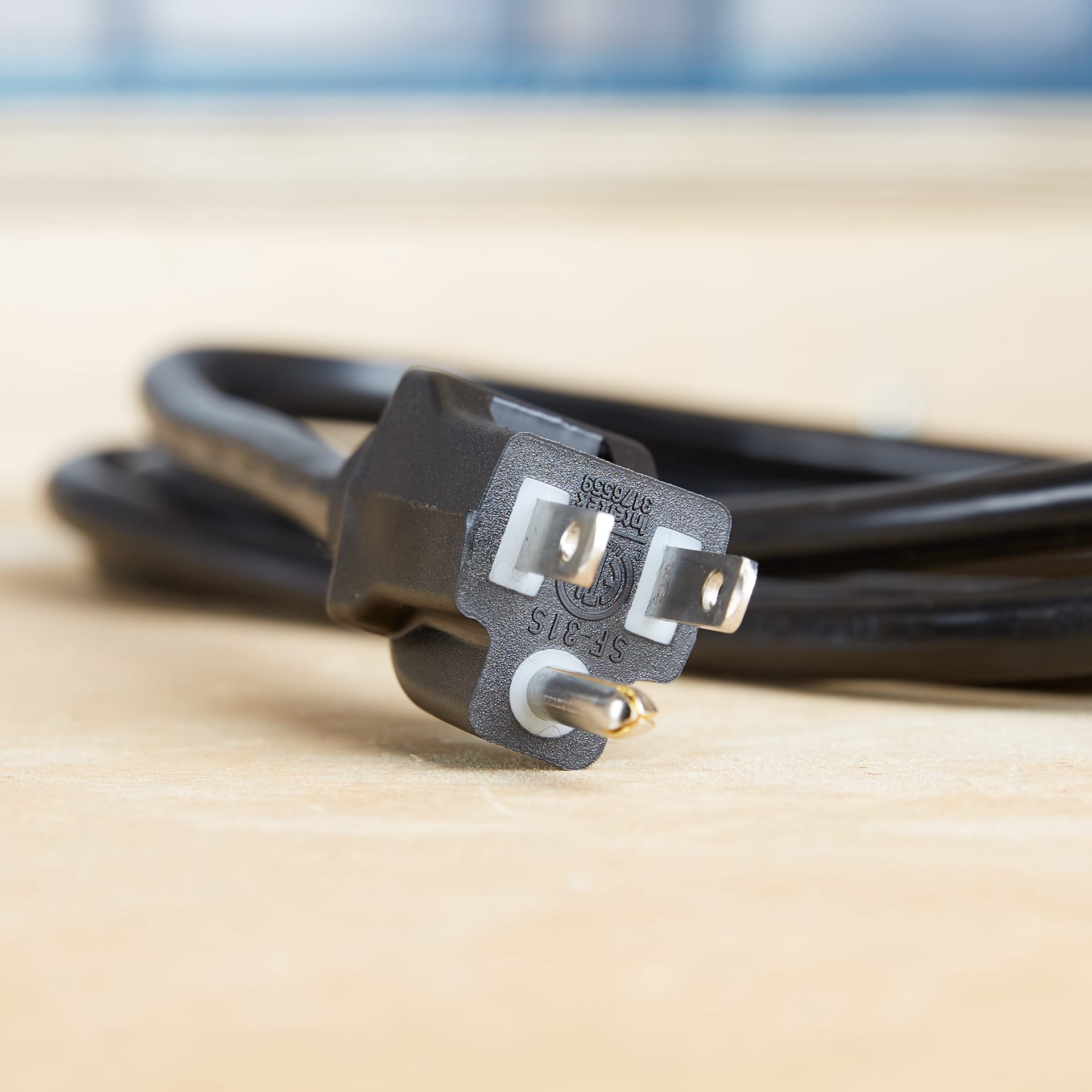 slide 3 of 6, Utilitech Workshop 8-ft 16 / 3 3 Prong Black Indoor SJT Light Duty General Extension Cord, 1 ct