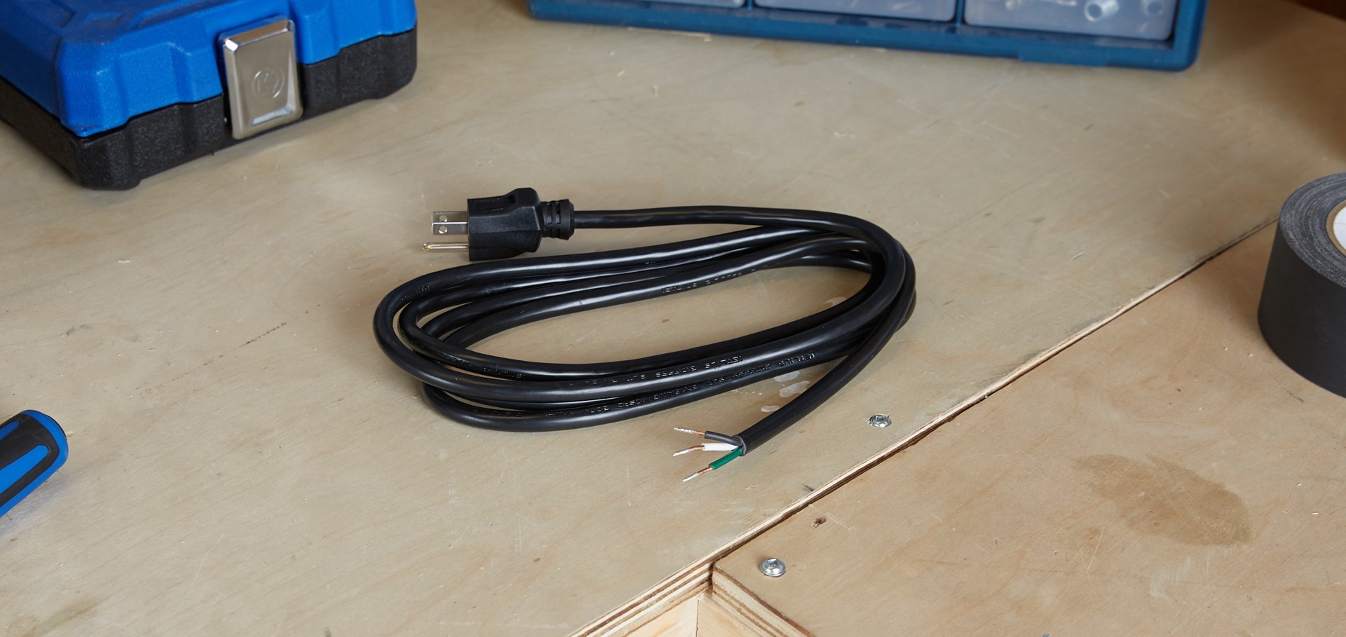 slide 4 of 6, Utilitech Workshop 8-ft 16 / 3 3 Prong Black Indoor SJT Light Duty General Extension Cord, 1 ct