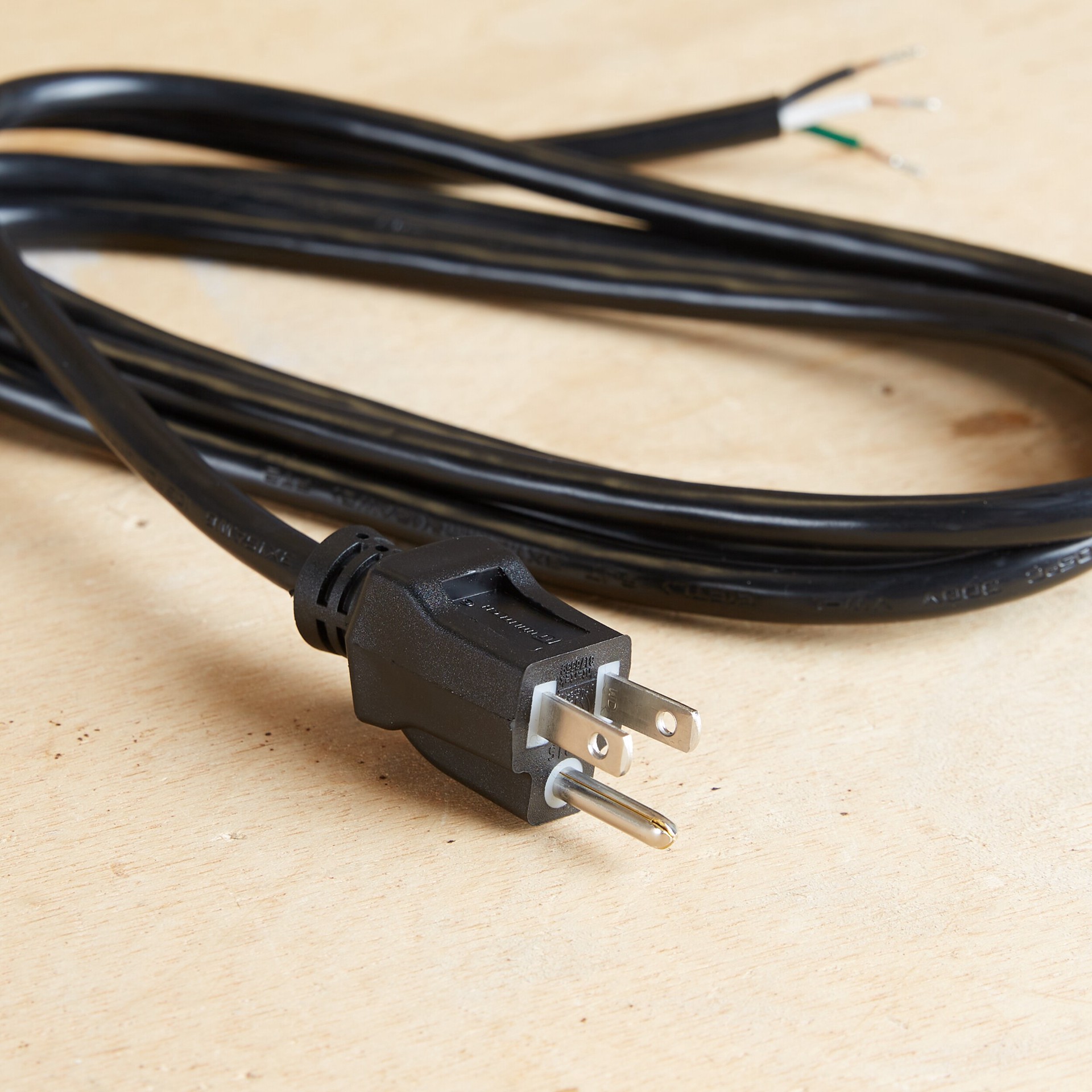 slide 6 of 6, Utilitech Workshop 8-ft 16 / 3 3 Prong Black Indoor SJT Light Duty General Extension Cord, 1 ct