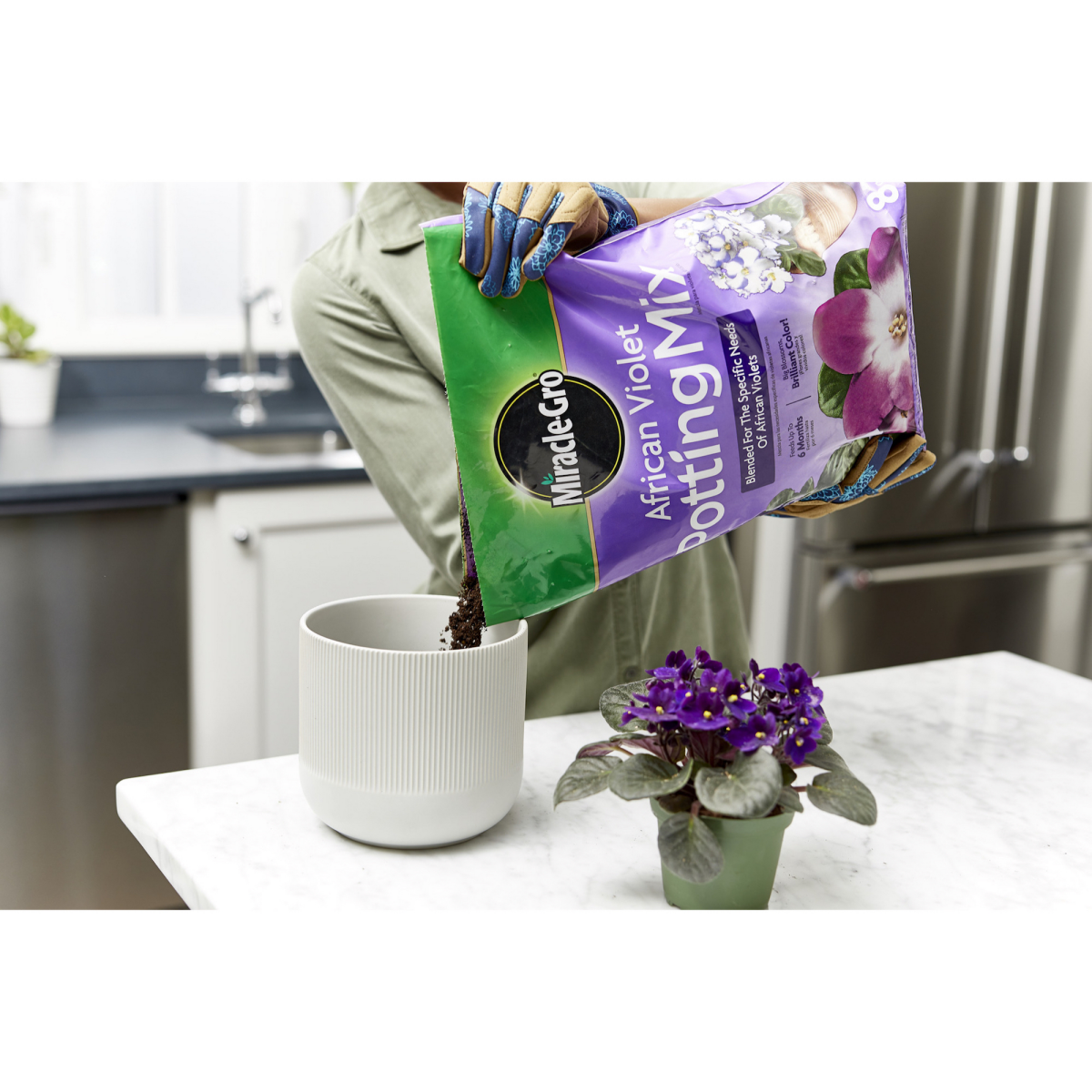 slide 2 of 3, Miracle-Gro African Violet Potting Mix, 8 qt