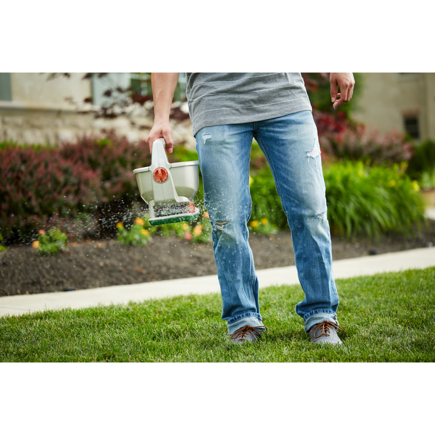 slide 2 of 3, Scotts Wizz Hand Held Spreader, 1 ct