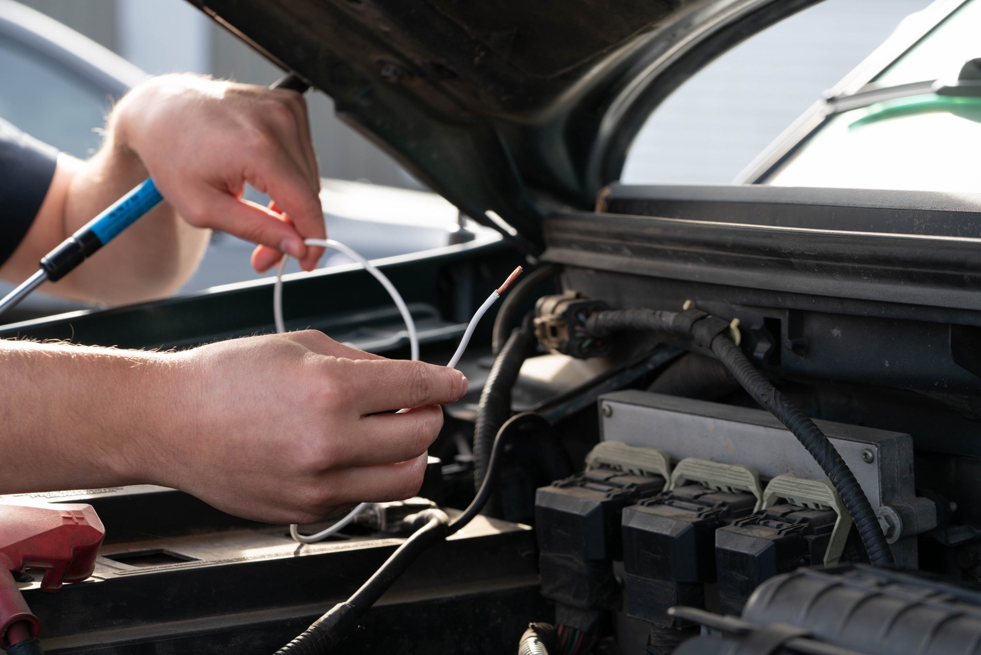 slide 3 of 4, Southwire 20-ft 14 -AWG Stranded White GPT Primary Wire, 1 ct