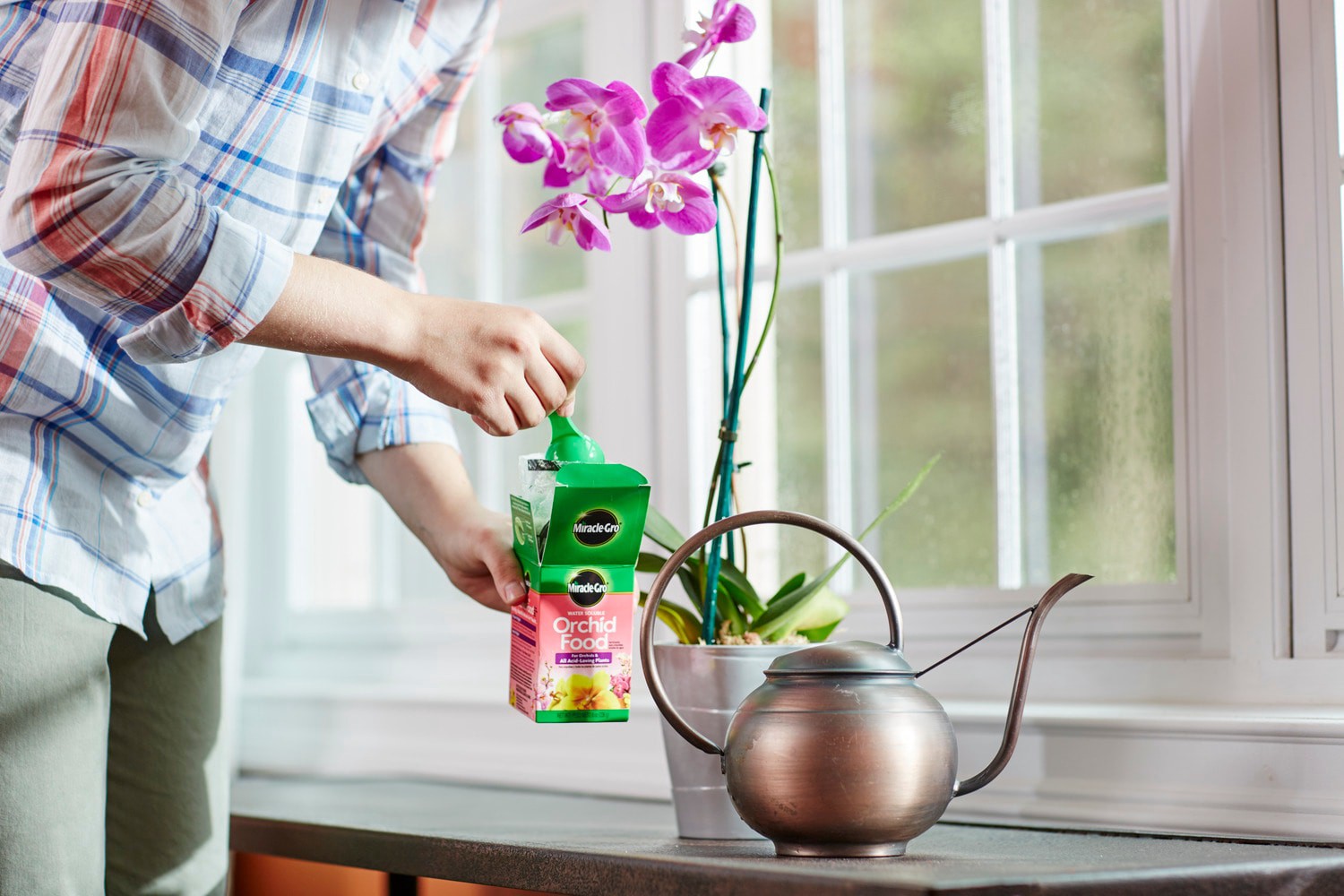 slide 6 of 6, Miracle-Gro Orchid Food 8-oz 30-10-10 Water-soluble Granules Indoor Plant Food, 1 ct