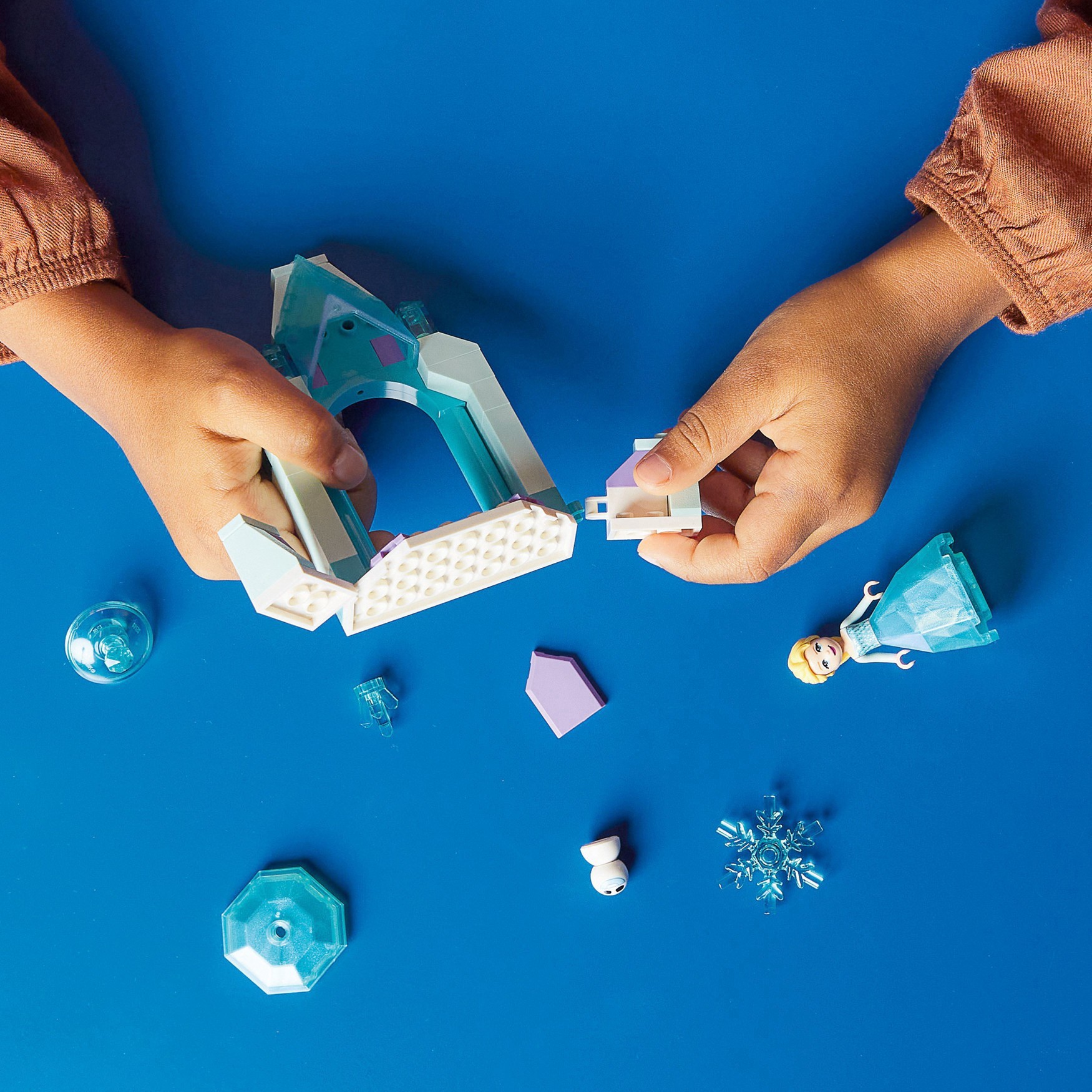 slide 8 of 21, LEGO Disney Princess Elsas Castle Courtyard 43199 Building Set, 1 ct