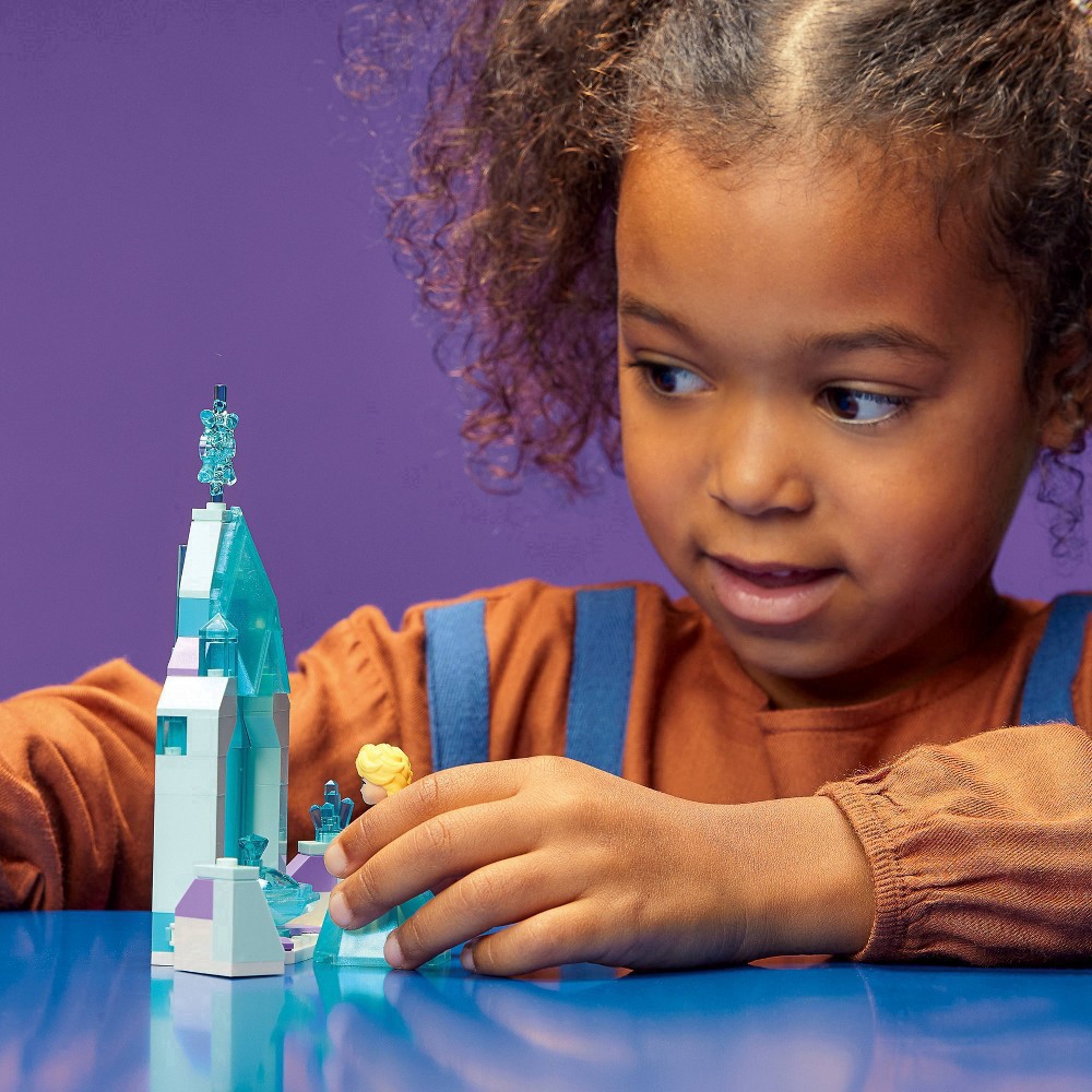 slide 6 of 21, LEGO Disney Princess Elsas Castle Courtyard 43199 Building Set, 1 ct