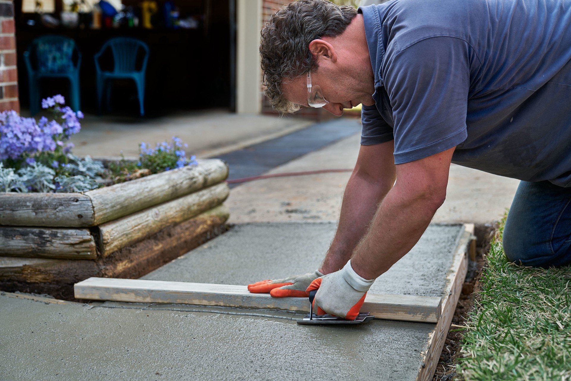 slide 3 of 6, QUIKRETE 10-lb High Strength Concrete Mix, 1 ct