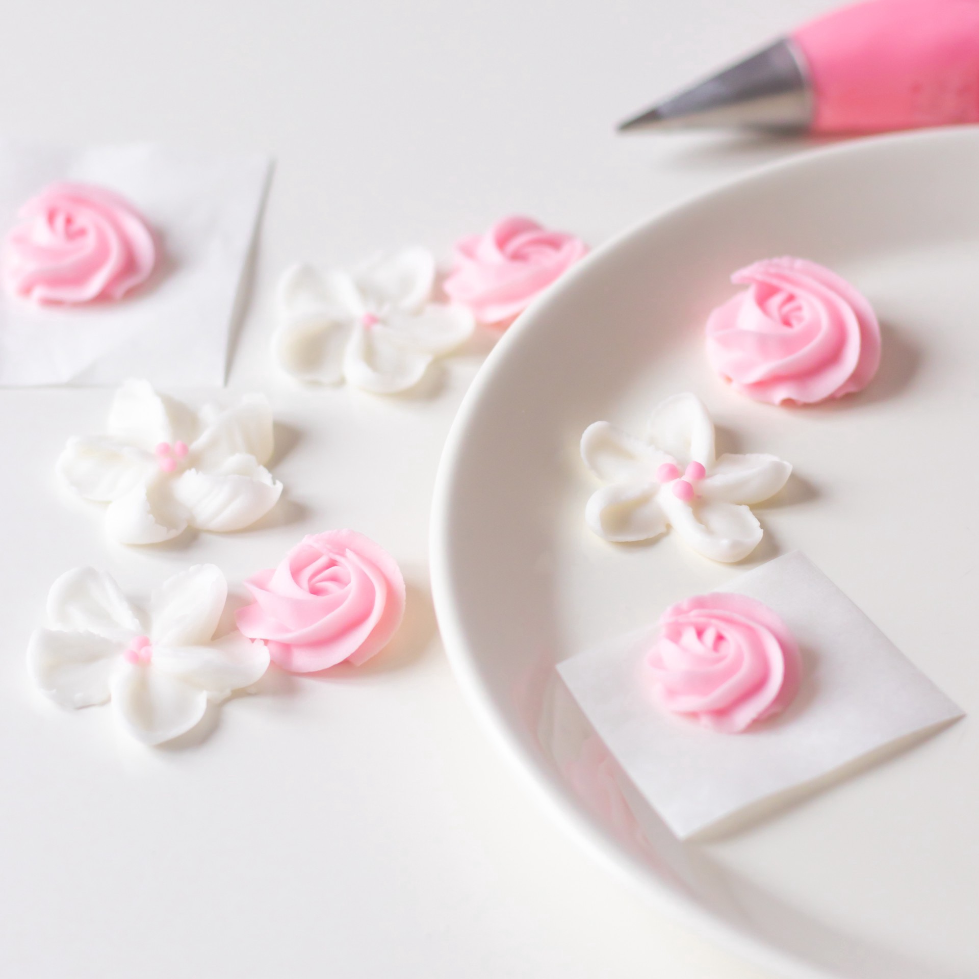 slide 2 of 4, Satin Ice White Royal Icing, 14oz., 14 oz