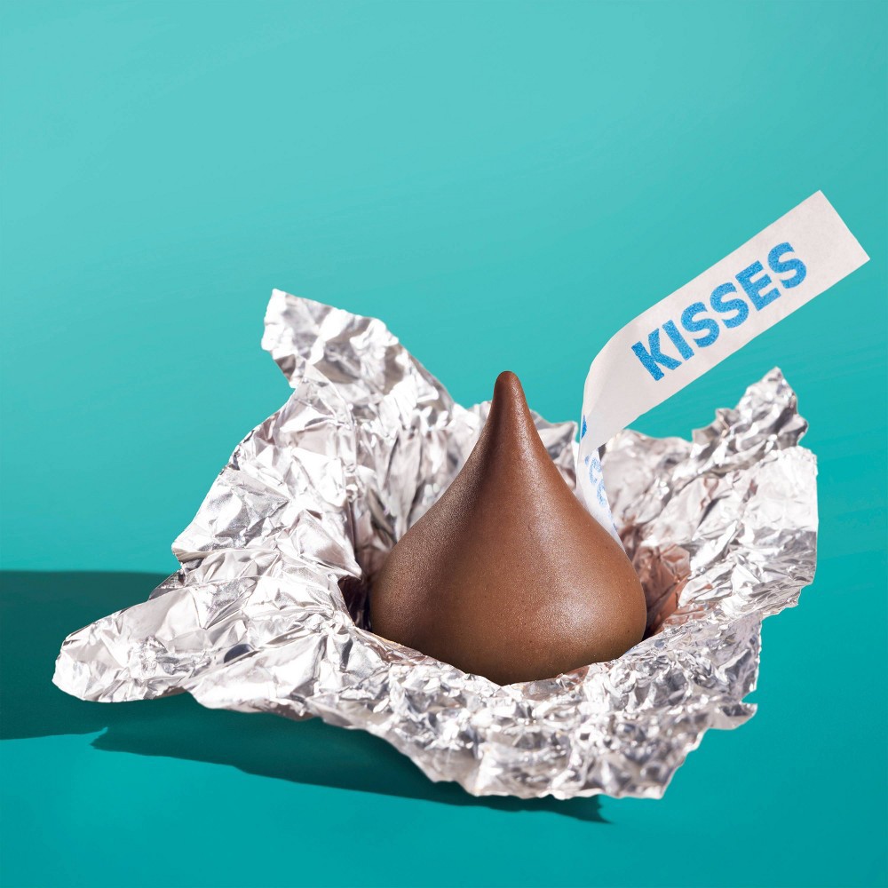 slide 2 of 5, Hershey's KISSES Milk Chocolate Candy Family Pack, 17.9 oz, 17.9 oz