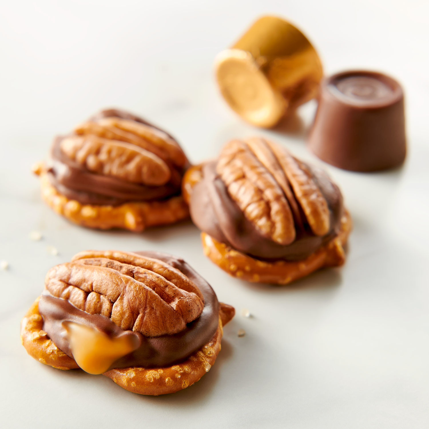 slide 2 of 8, Hershey's Chocolate Candy, Milk Chocolate, Caramel, 10.6 oz