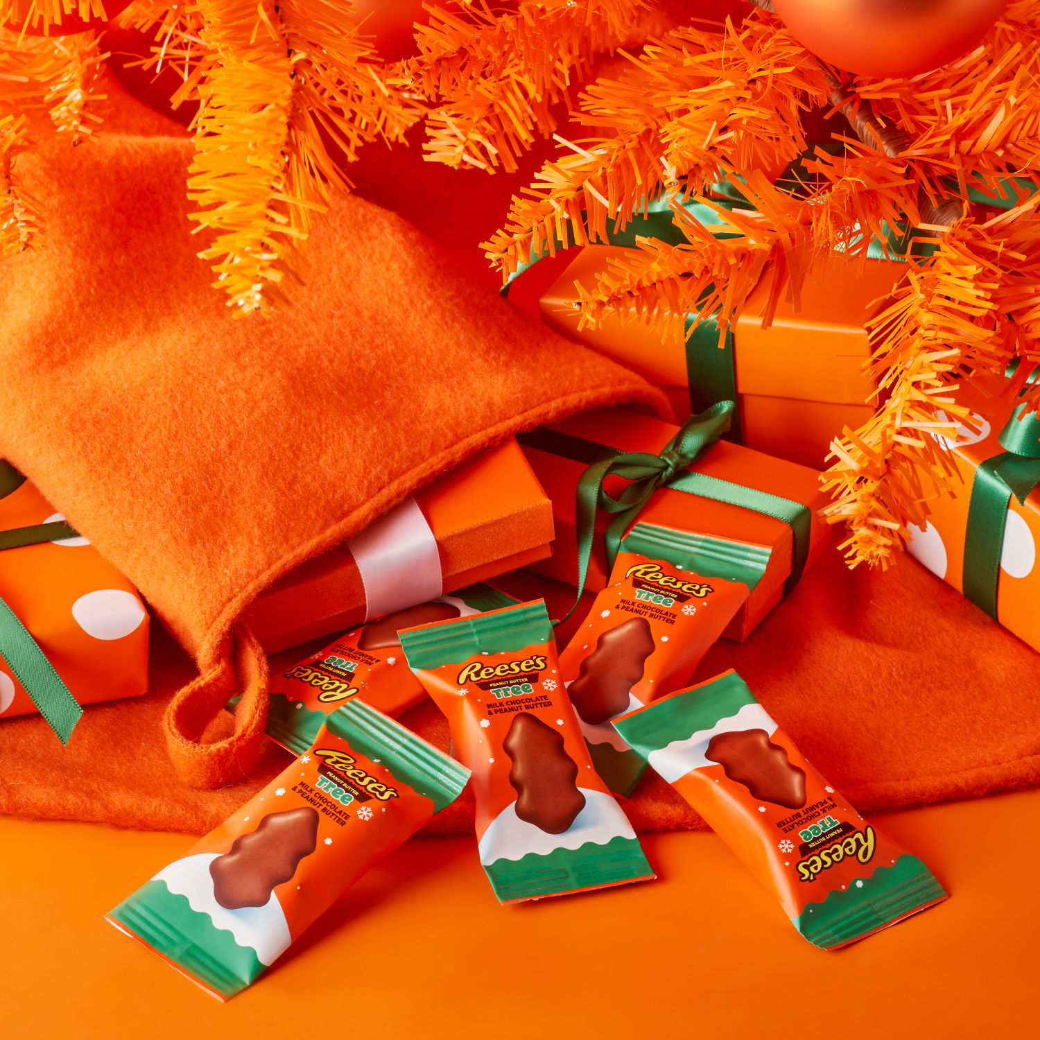 slide 2 of 8, REESE'S Milk Chocolate Snack Size Peanut Butter Trees, Christmas Candy Bag, 9.6 oz, 9.6 oz