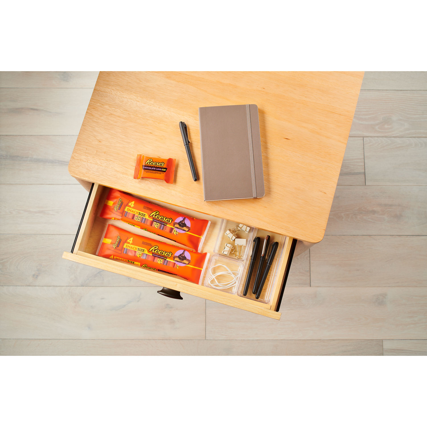 slide 6 of 6, Hershey's Reeses Chocolate Lava Snack Size 4Pk, 2.2 oz