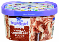 slide 1 of 1, Kroger Deluxe Lowfat Vanilla Chocolate Fudge Frozen Yogurt, 48 fl oz