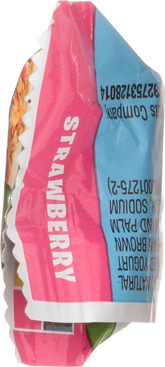 slide 10 of 13, Quaker Chewy Yogurt Strawberry Granola Bar 1.23 oz, 1.23 oz