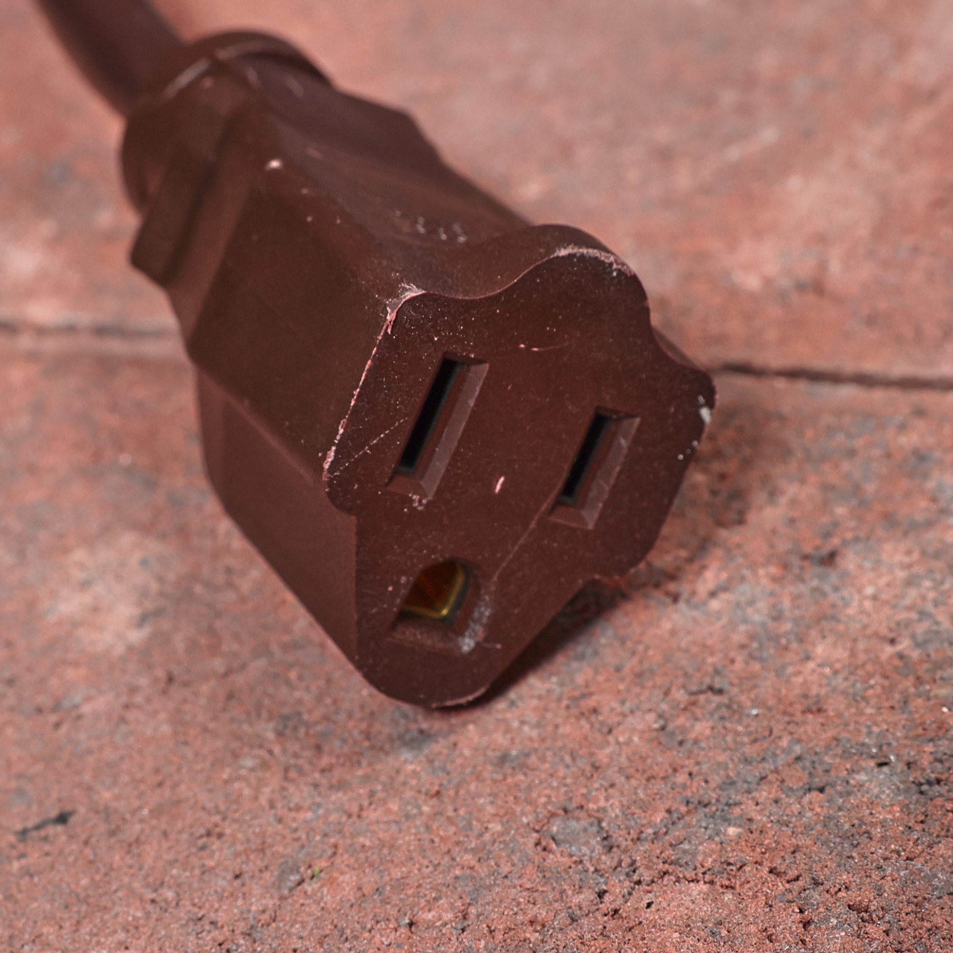 slide 2 of 6, Utilitech 40-ft 16 / 3 Light Duty 3 Prong Brown Outdoor Extension Power Cord, 1 ct