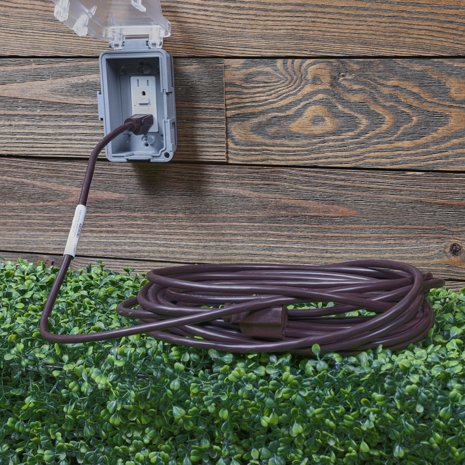 slide 4 of 6, Utilitech 40-ft 16 / 3 Light Duty 3 Prong Brown Outdoor Extension Power Cord, 1 ct