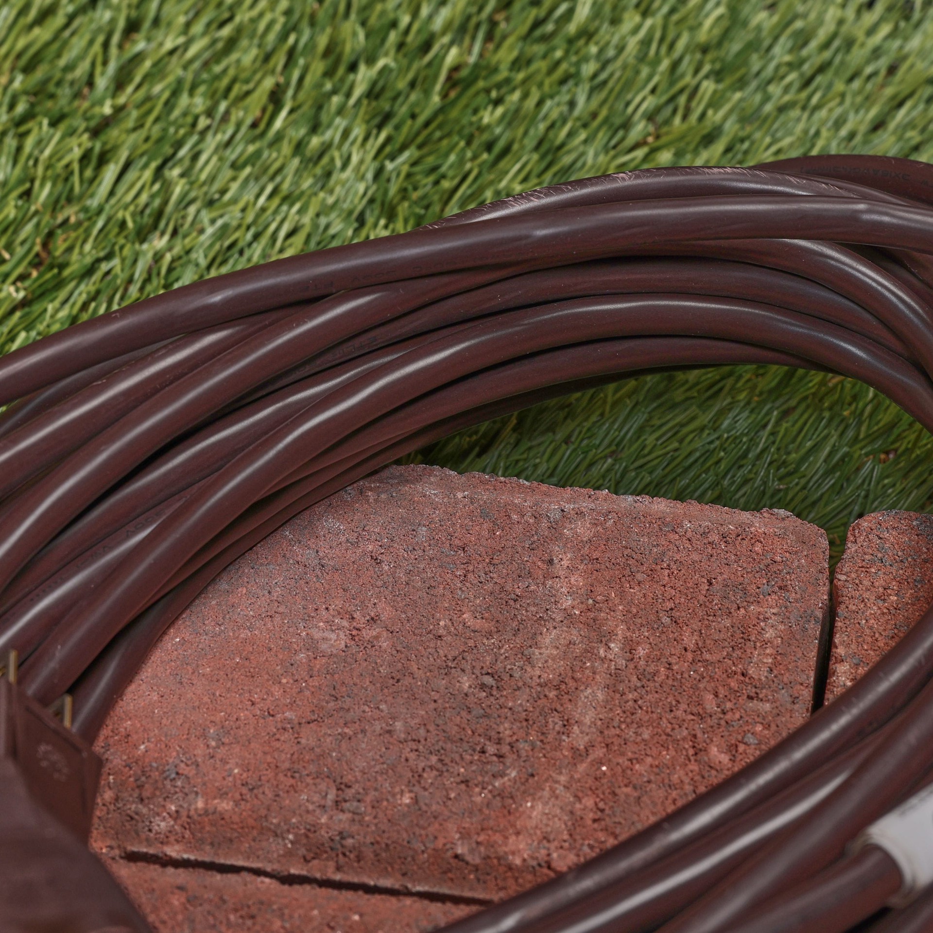 slide 5 of 6, Utilitech 40-ft 16 / 3 Light Duty 3 Prong Brown Outdoor Extension Power Cord, 1 ct