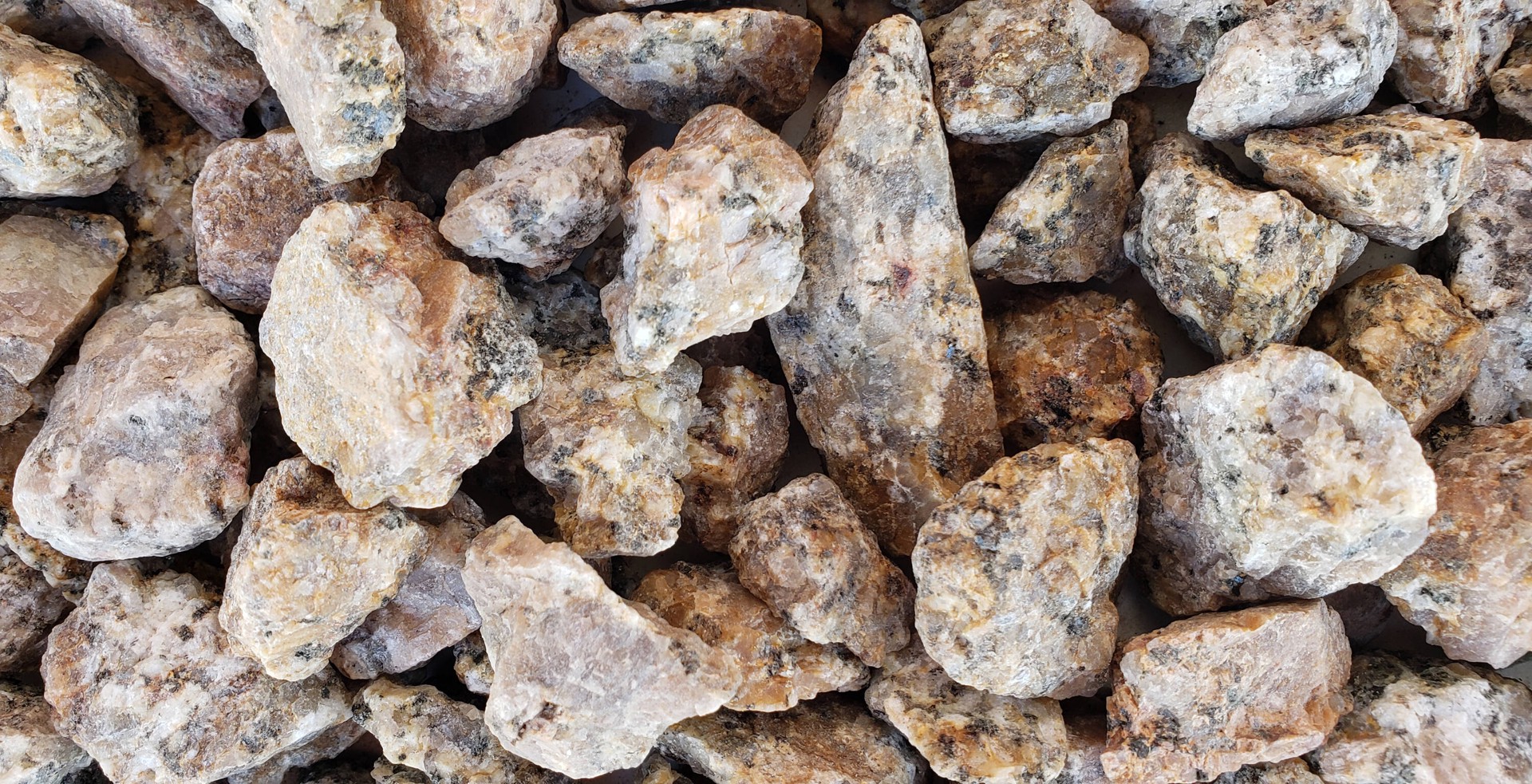 slide 5 of 5, 0.5 Cubic feet 41-lb Multiple colors/finishes Decorative rock ( 0.5 - 3.0-in Rock Size ), 1 ct