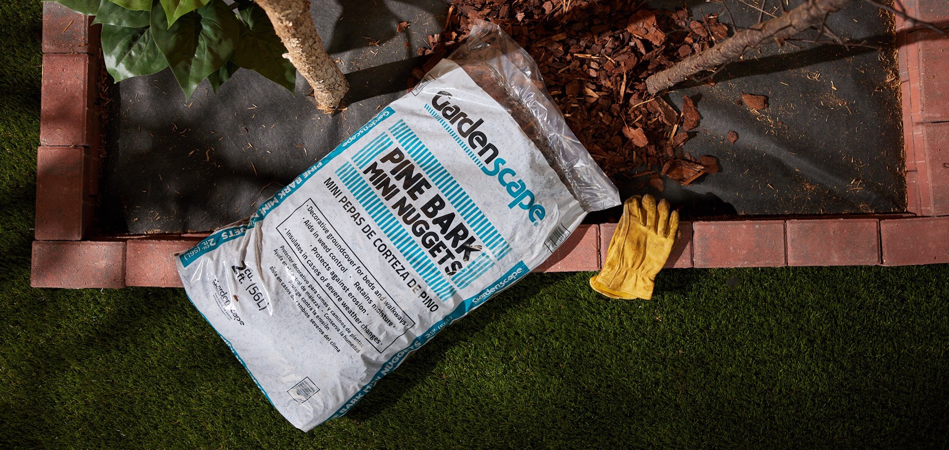 slide 4 of 6, Gardenscape 2 -cu ft Dark brown Pine bark Pine bark mini nuggets mulch, 1 ct