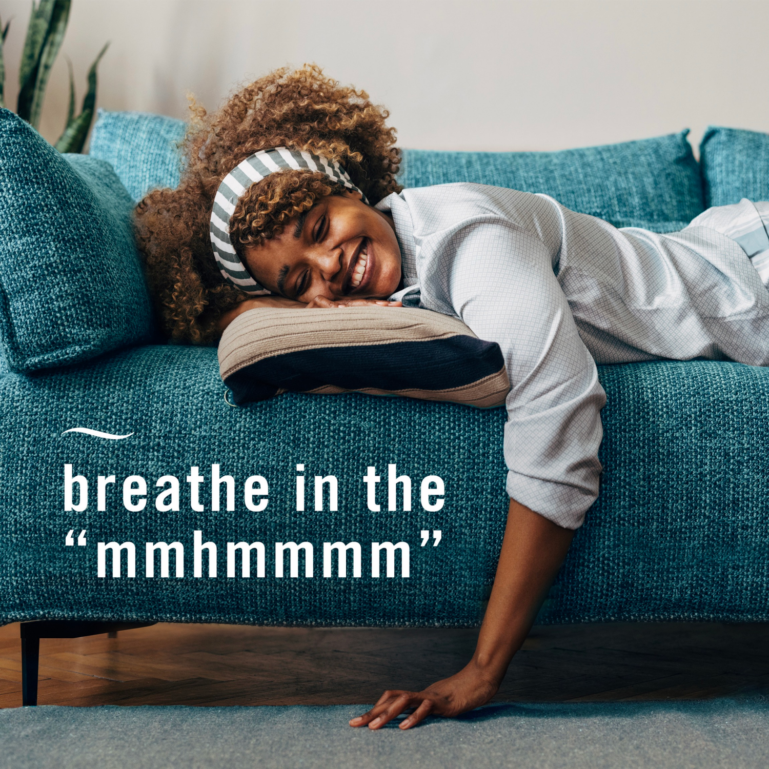 slide 5 of 5, Febreze Odor-Fighting Fabric Refresher, Heavy Duty Crisp Clean, 16.9oz, 1.05 pint