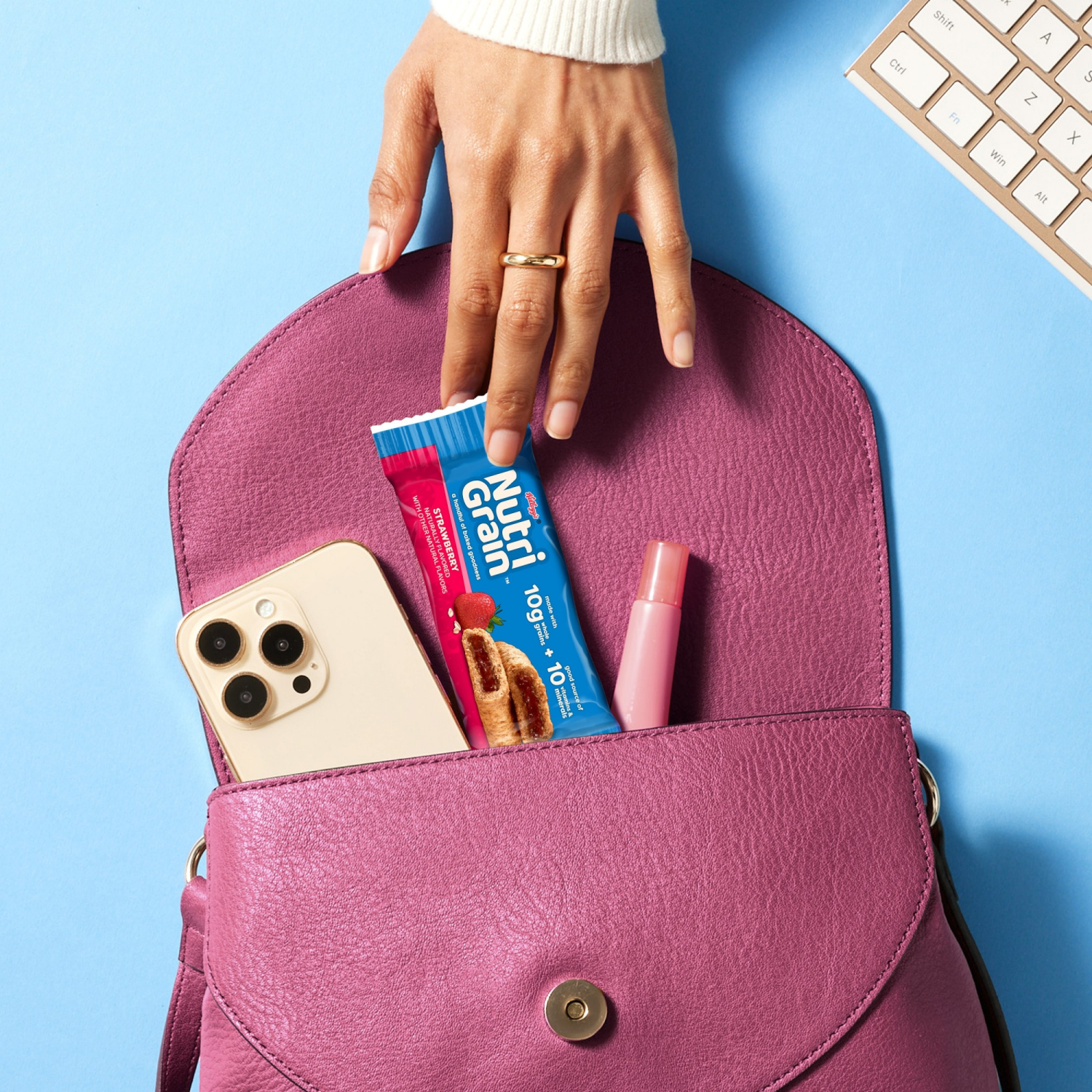 slide 2 of 8, Nutrigrain Nutri-Grain Breakfast Bars Strawberry, 8 ct