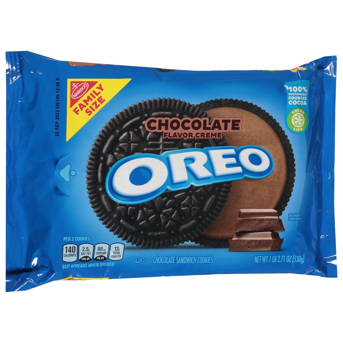 slide 4 of 12, OREO Chocolate Creme Chocolate Sandwich Cookies, Family Size, 18.71 oz, 18.71 oz
